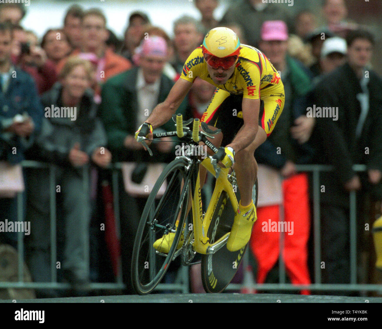 Groningen Paesi Bassi 11.5.2002, ciclismo: cronometro individuale prologo alla 85a edizione del Giro d'Italia corsa di ciclismo --- Marco Pantani (ITA), Mercatone Uno Foto Stock