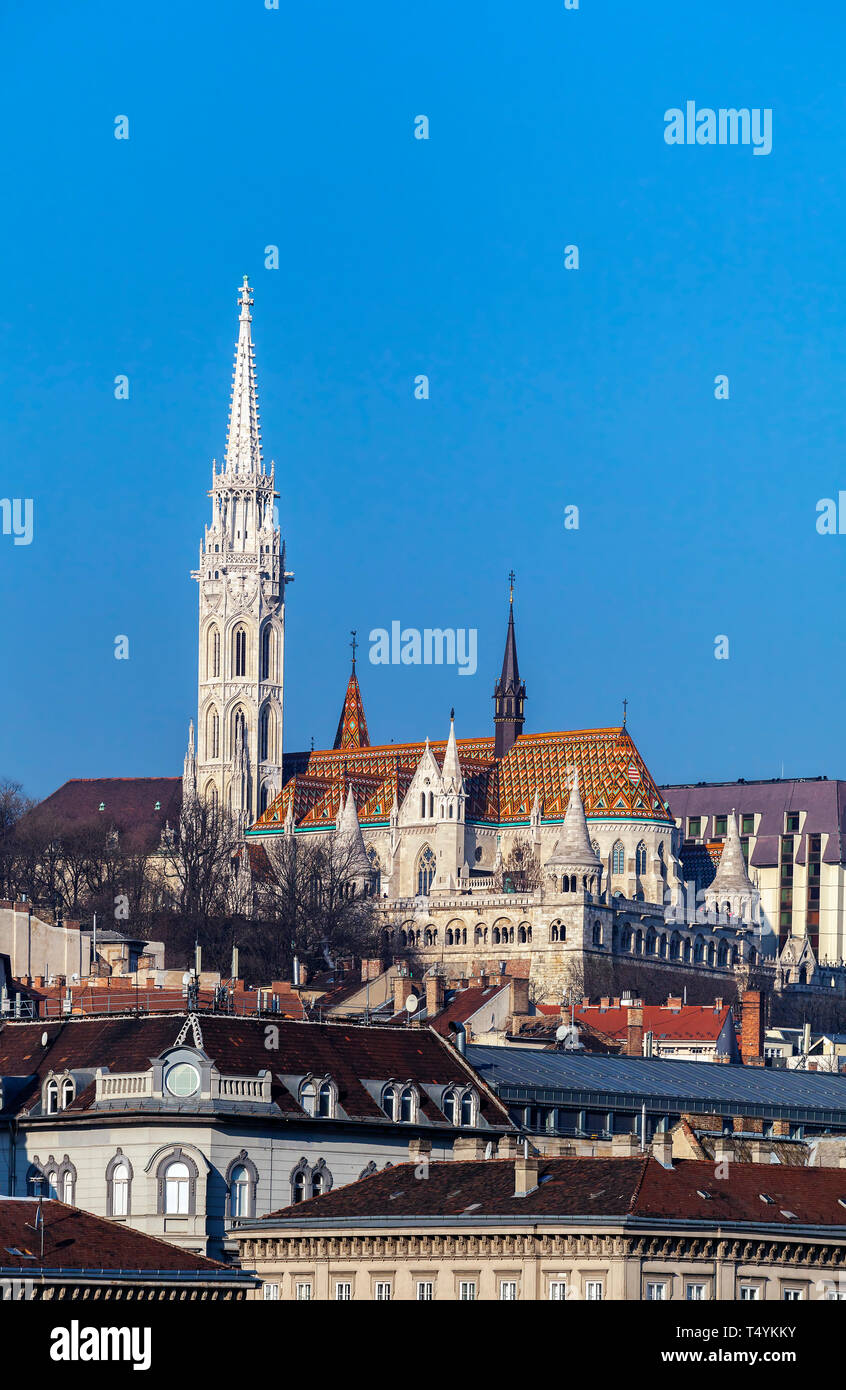 Vista della chiesa di Mattia e il bastione dei pescatori a Budapest Ungheria Foto Stock