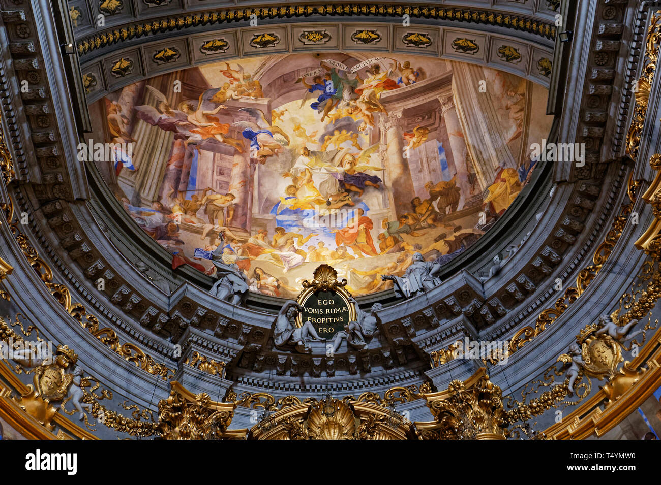 Roma, Italia, 16 Giugno 2015 : affreschi di Andrea Pozzo su sant Ignazio chiesa soffitti, 16 giugno 2015, a Roma, Italia Foto Stock