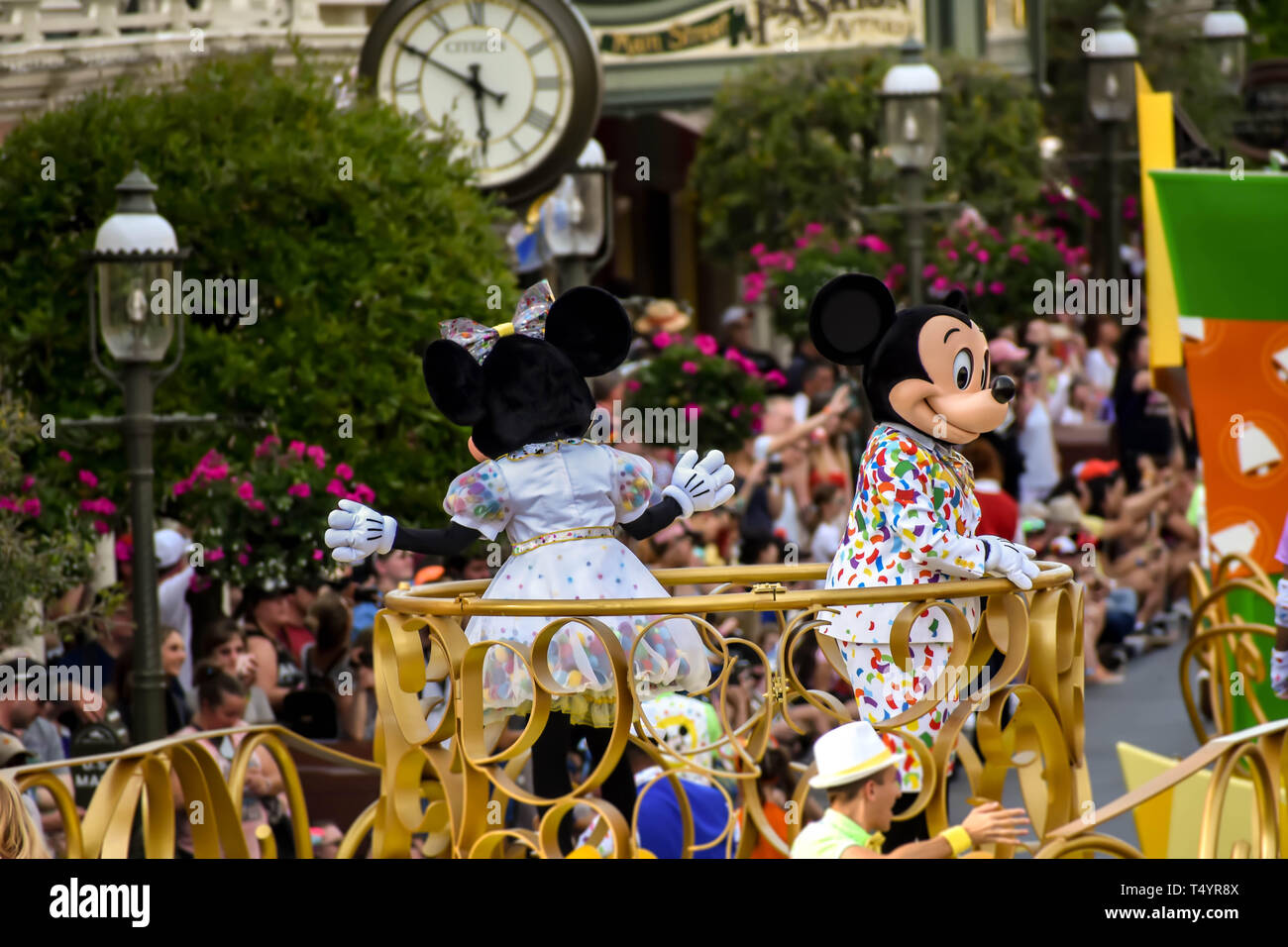 Orlando, Florida. Aprile 02, 2019. Topolino e Minnie's sorpresa celebrazione sfilata presso il Walt Disney World (4) Foto Stock