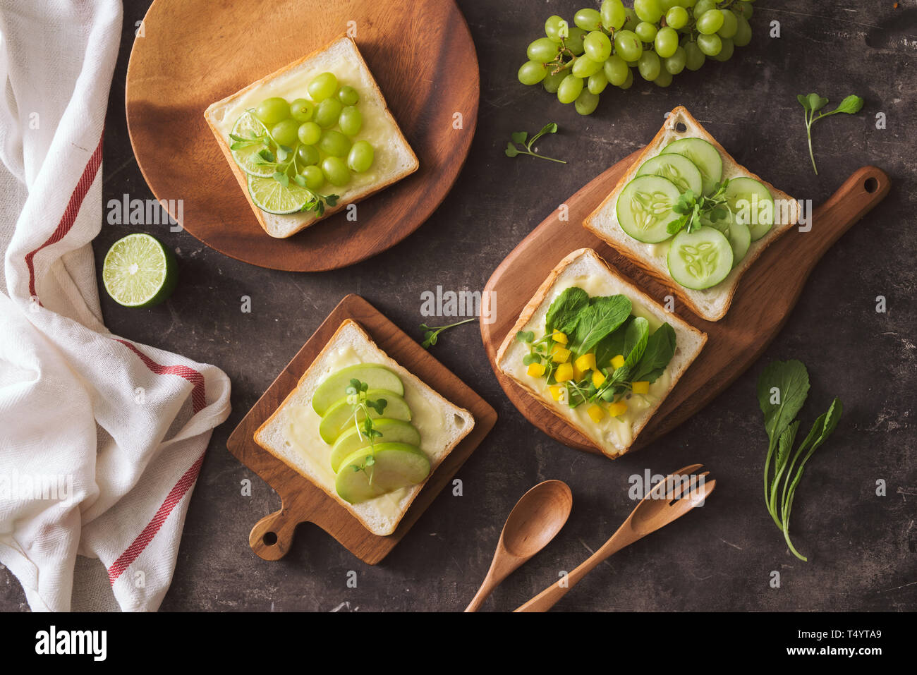 Cibo sano per la dieta come il pane di frutta e verdura Foto Stock