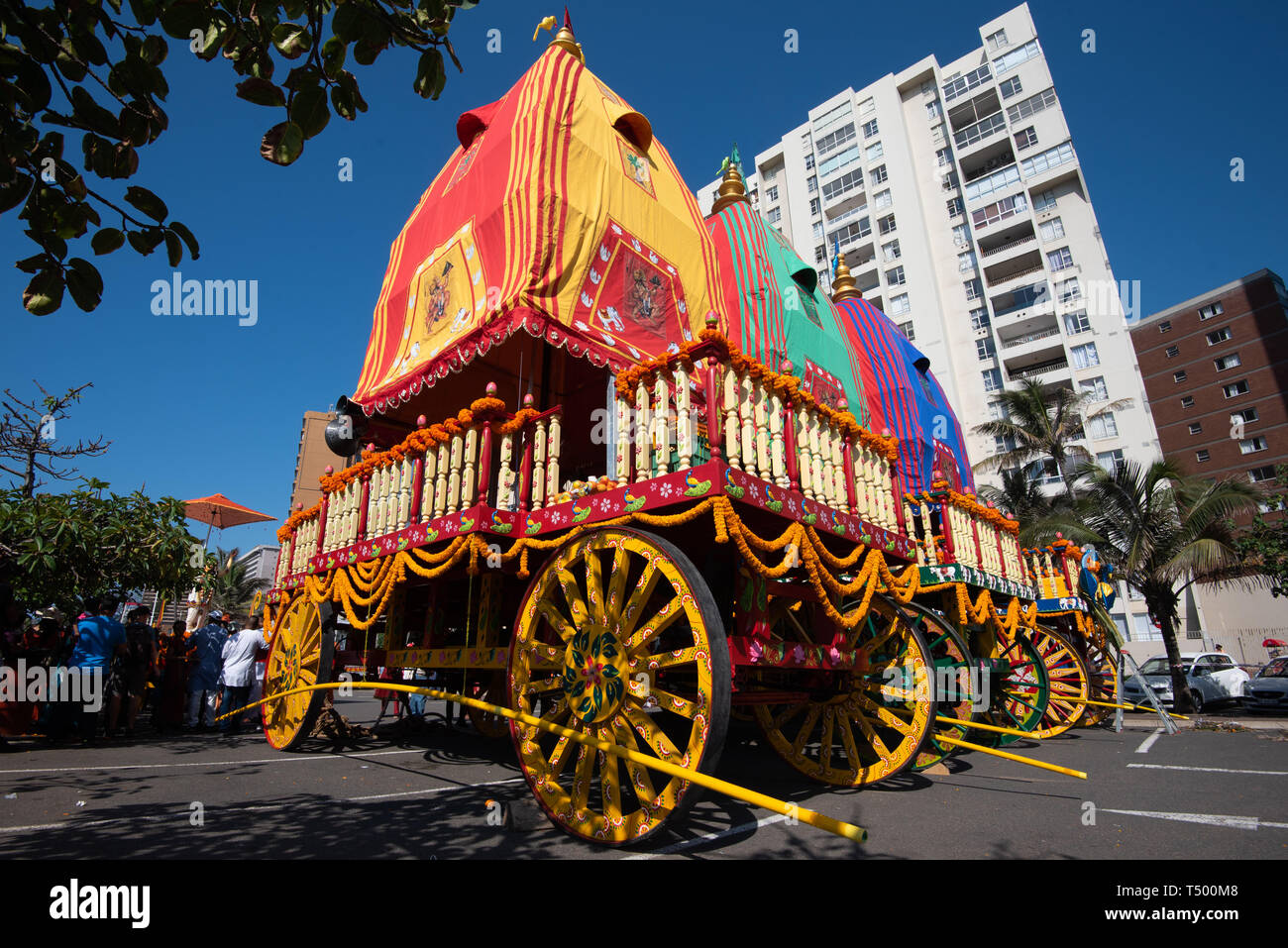 Durban, Sud Africa, 19 aprile 2019. La Durban 2019 Festival di carri da colorata e vibrante drawcard di devoti e turisti. Foto Stock