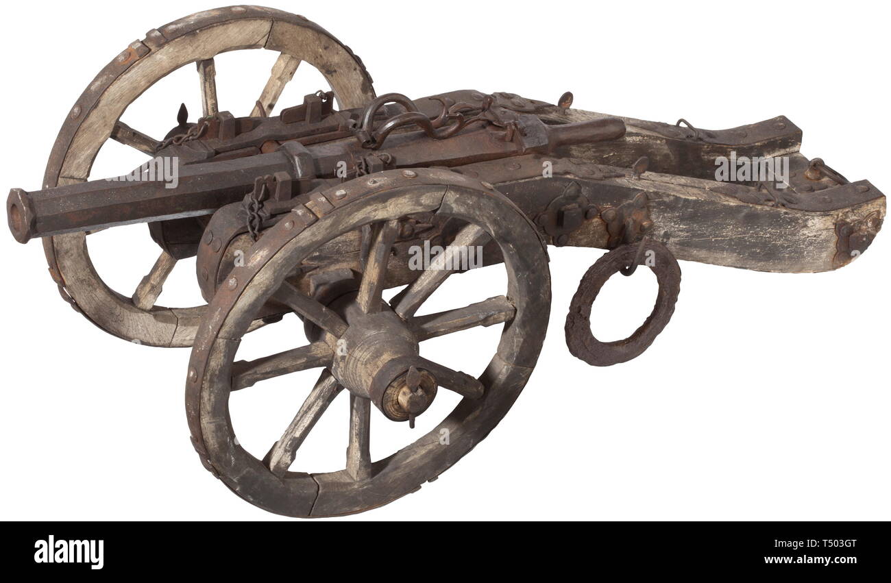 Un tedesco di salutare il cannone del XIX secolo. Il ferro battuto. Conica, canna ottagonale con il cannone museruola in 26 mm di calibro. Attaccato con maniglie a forma di anello e i perni di articolazione a cerniera coperchio di sfiato. Montato su un carrello di oakwood con raccordi di ferro. Lunghezza canna 66,5 cm, lunghezza totale 97 cm. storica, storica, cannone, cannoni, artiglieria, arma, braccio di fuoco, armi da fuoco, armi da fuoco, armi, armi, arma, braccio, dispositivo di combattimento, militare, militaria, oggetto, oggetti, alambicchi, clipping, clippings, tagliate, cut-out, ritagli del XIX secolo, Additional-Rights-Clearance-Info-Not-Available Foto Stock