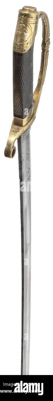 Un funzionario di shashka M 1909 con il fine di Sant Anna premiato per il coraggio. Una singola lama a bordo con gualchiere su entrambi i lati e tre scanalature aggiuntive. Le facce con inciso lo zar's cipher "N II" in un cartiglio con motivi floreali. Il lato di retromarcia con il russo aquila a due teste. Il Cirillico marchio del fabbricante 'Schaaf e figli - San Pietroburgo' con la doppia aquila sulla ricasso. Fuso a snodo in ottone-bow elsa con ornamenti floreali, il Cipher "N II" per Nicholas II, e l'incisione cirillico " per coraggio' su entrambi i lati. Il cirillico, Additional-Rights-Clearance-Info-Not-Available Foto Stock