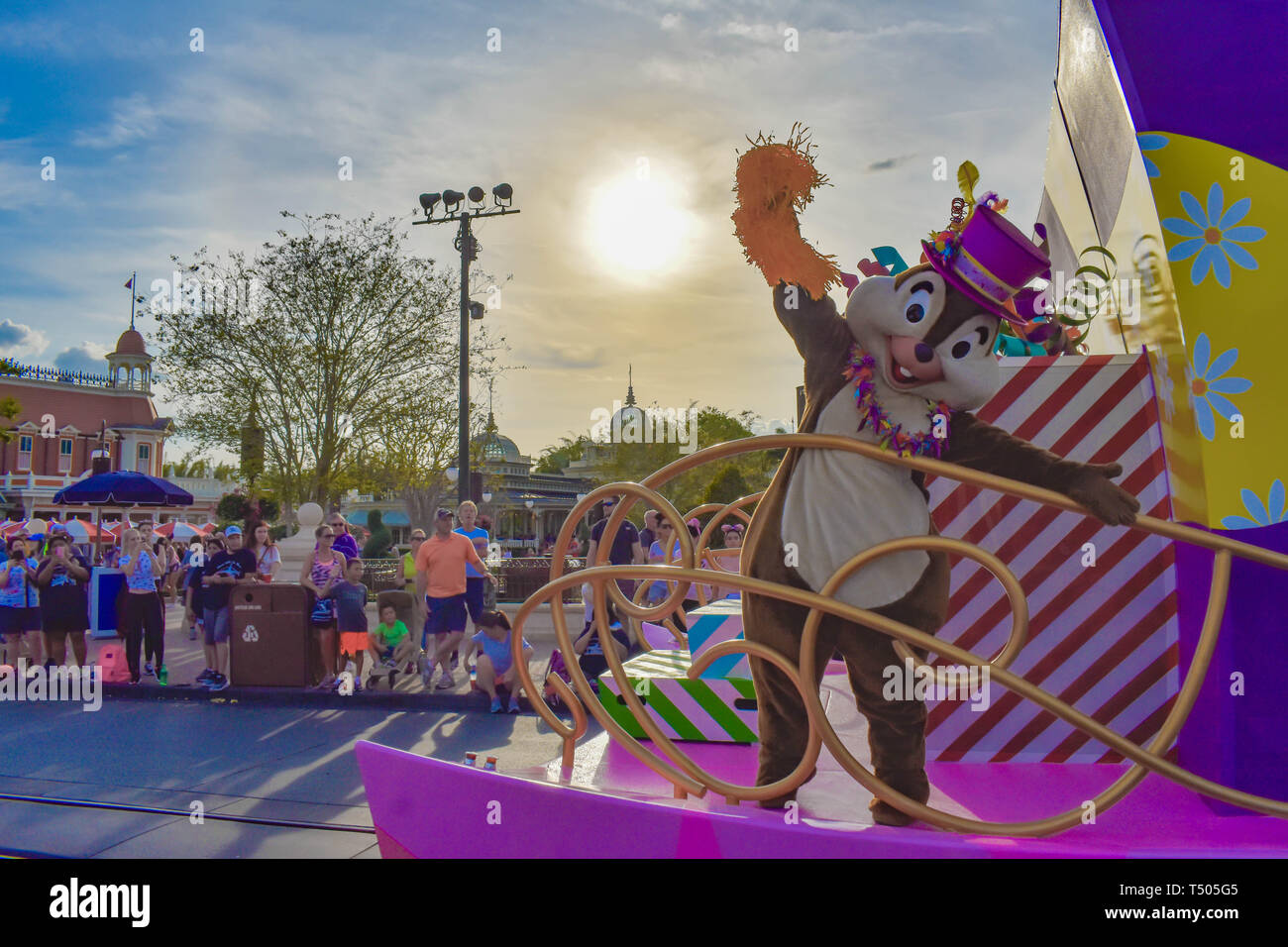 Orlando, Florida. Marzo 19, 2019. Chip in Topolino e Minnie's sorpresa celebrazione sfilata presso il Walt Disney World . Foto Stock