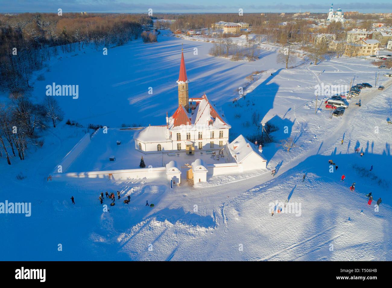 Vista del Priory Palace su una soleggiata giornata di gennaio (antenna indagine). Gatchina, Russia Foto Stock