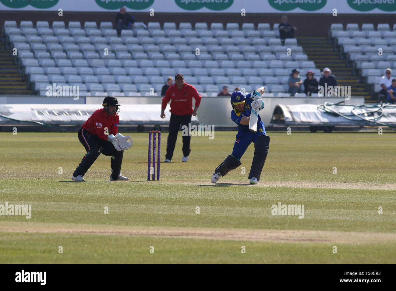 County Durham, Regno Unito. Xix Apr, 2019. Cameron Bancroft batting durante la BCE Royal London One-Day Cup match tra Durham CCC v Leicestershire CCC a Emirates Riverside, County Durham, Inghilterra il 19 aprile 2019. Foto di Giovanni Mallett. Solo uso editoriale, è richiesta una licenza per uso commerciale. Nessun uso in scommesse, giochi o un singolo giocatore/club/league pubblicazioni. Credit: UK Sports Pics Ltd/Alamy Live News Foto Stock