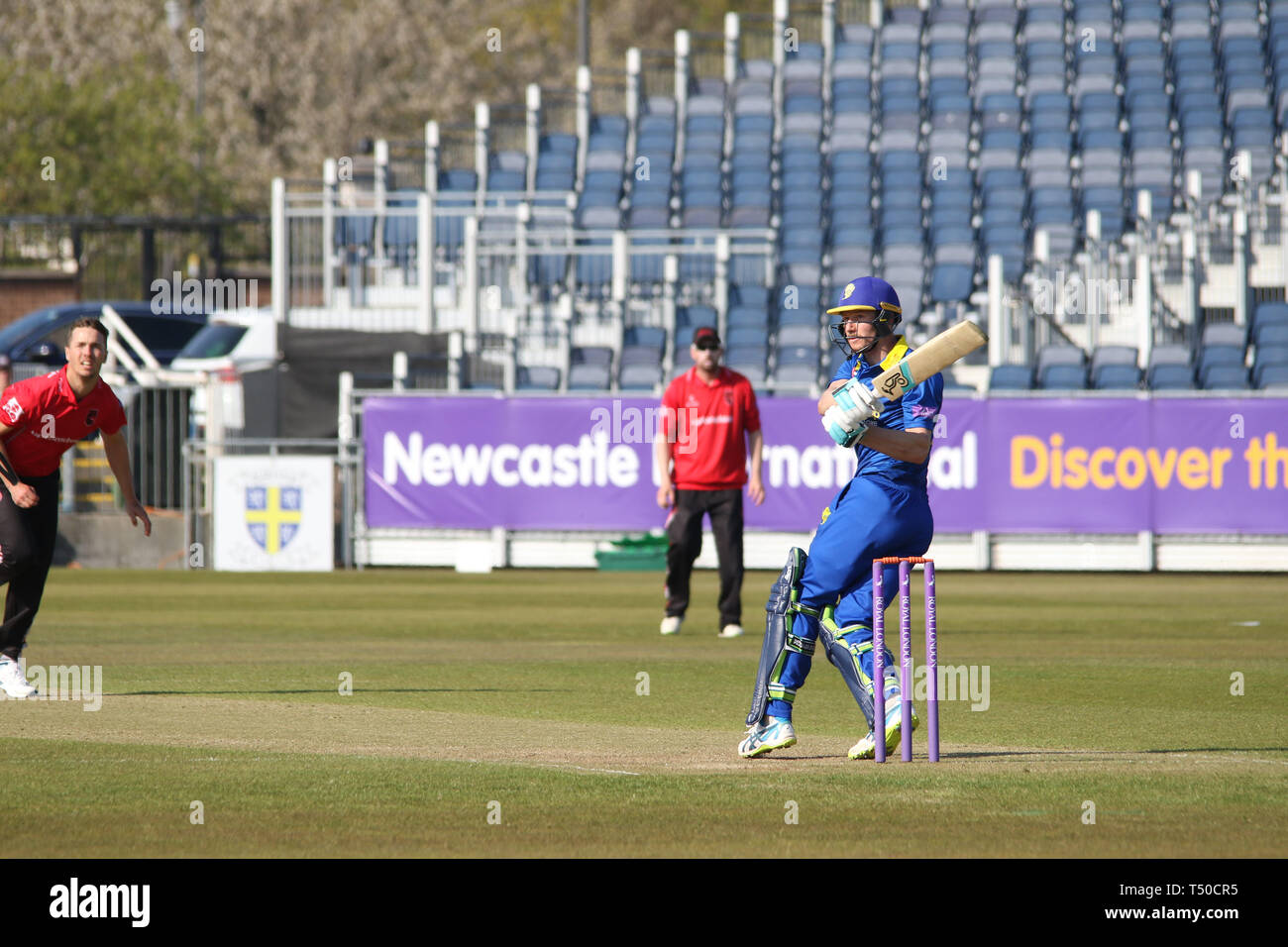 County Durham, Regno Unito. Xix Apr, 2019. Cameron Bancroft batting durante la BCE Royal London One-Day Cup match tra Durham CCC v Leicestershire CCC a Emirates Riverside, County Durham, Inghilterra il 19 aprile 2019. Foto di Giovanni Mallett. Solo uso editoriale, è richiesta una licenza per uso commerciale. Nessun uso in scommesse, giochi o un singolo giocatore/club/league pubblicazioni. Credit: UK Sports Pics Ltd/Alamy Live News Foto Stock