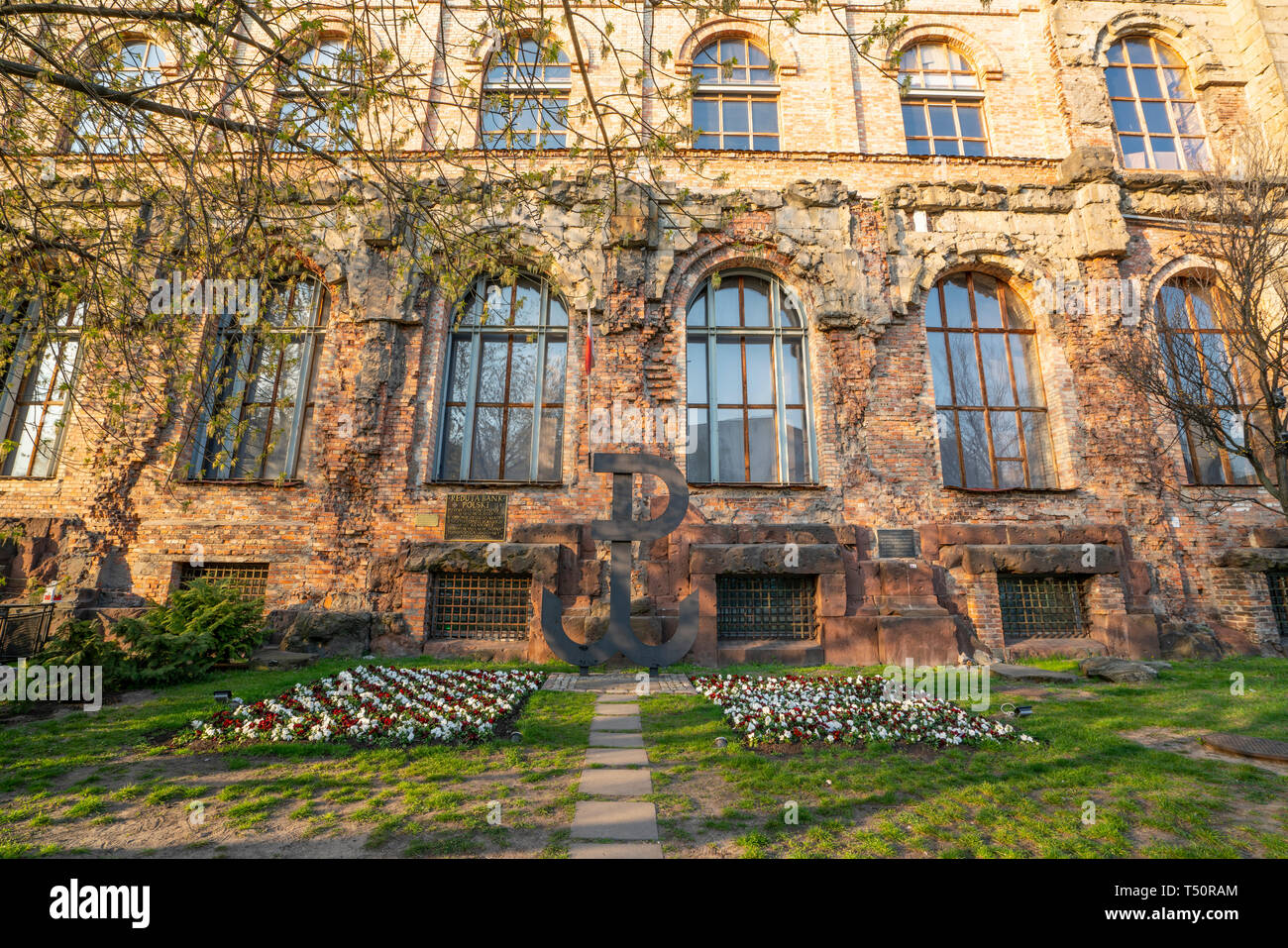 Varsavia, Polonia. Aprile, 2018. sito della ex Banca centrale polacca, la zona è uno dei più importanti simboli della Insurrezione di Varsavia Foto Stock