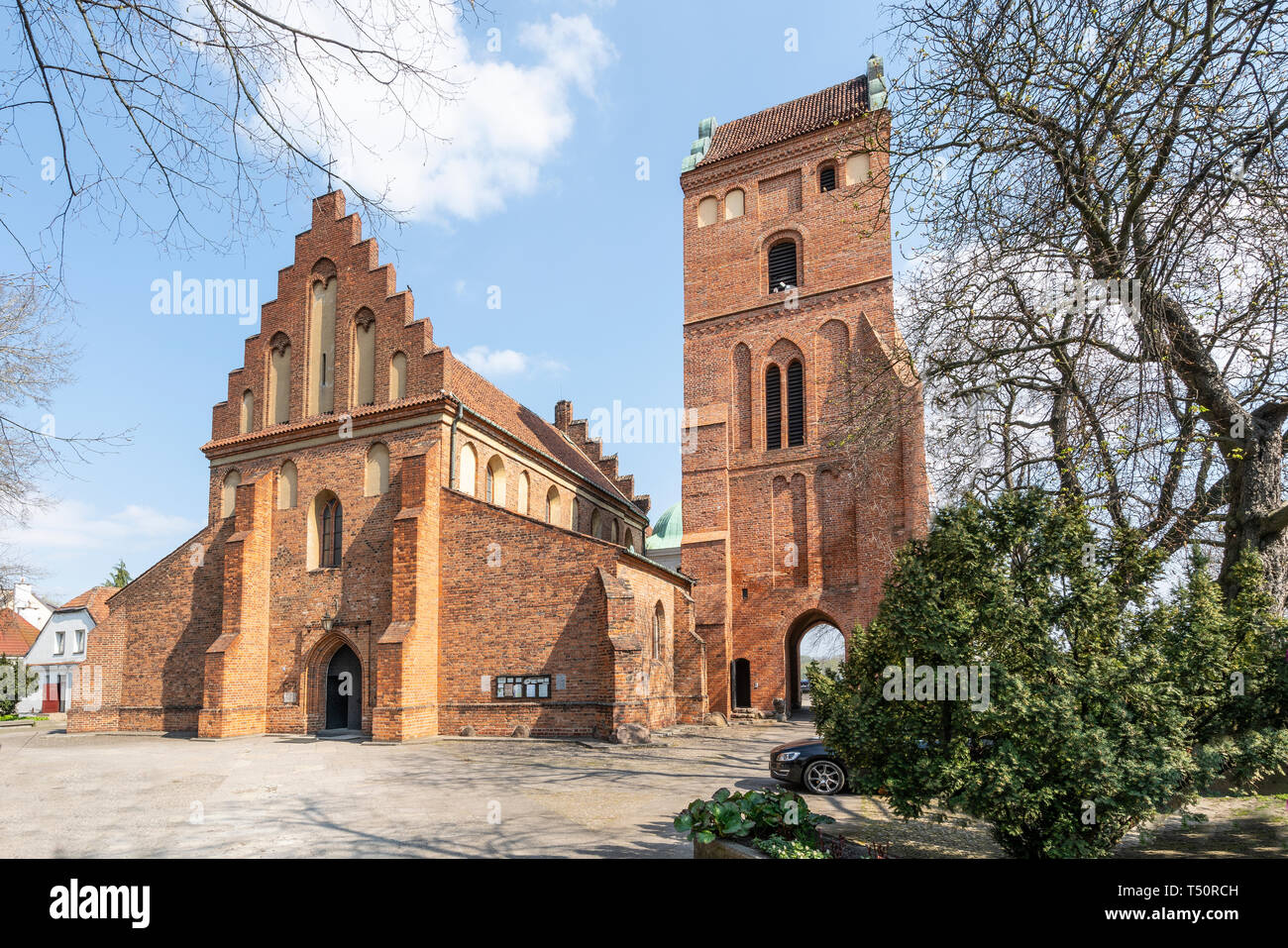 Varsavia, Polonia. Aprile, 2018. Una vista della facciata della chiesa della Visitazione della Beata Vergine Maria Foto Stock