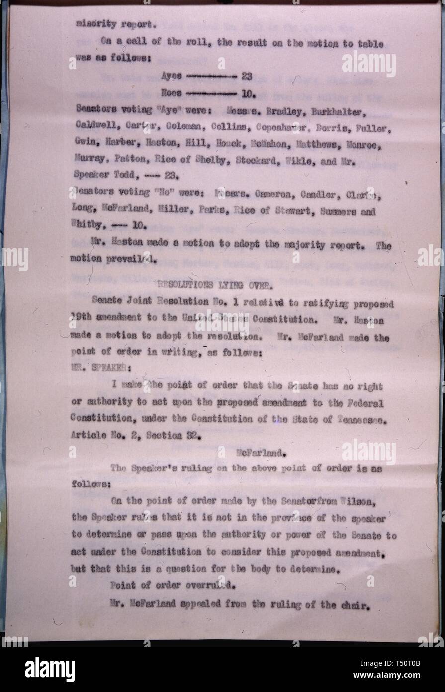 Pagina 8 del certificato di ratifica del diciannovesimo Emendamento della Costituzione, insieme con la risoluzione e la trascrizione dei perni di banco di due case della Assemblea Generale dello Stato del Tennessee, 1920. Immagine cortesia archivi nazionali. () Foto Stock