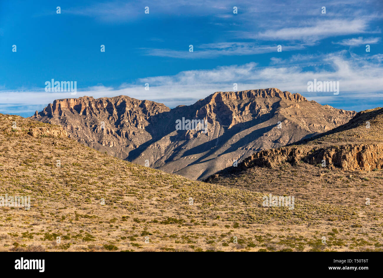 Sierra Diablo Montagne, Vista dall'autostrada Statale 54, Texas sentiero di montagna, a nord di Van Horn, Texas, Stati Uniti d'America Foto Stock