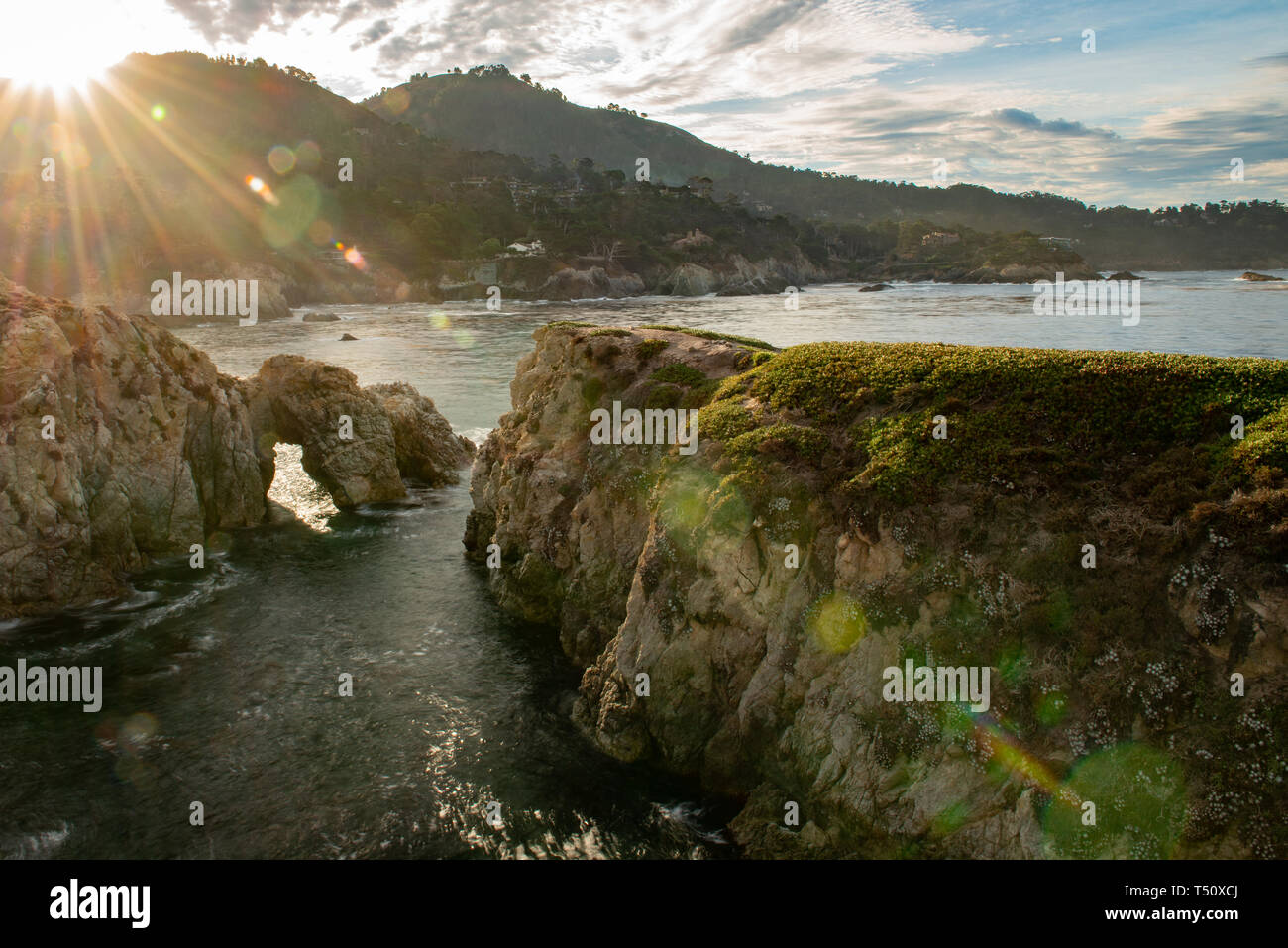 Sunrise in Cina Cove nel punto Lobos State Park sulla costa centrale della California. Foto Stock