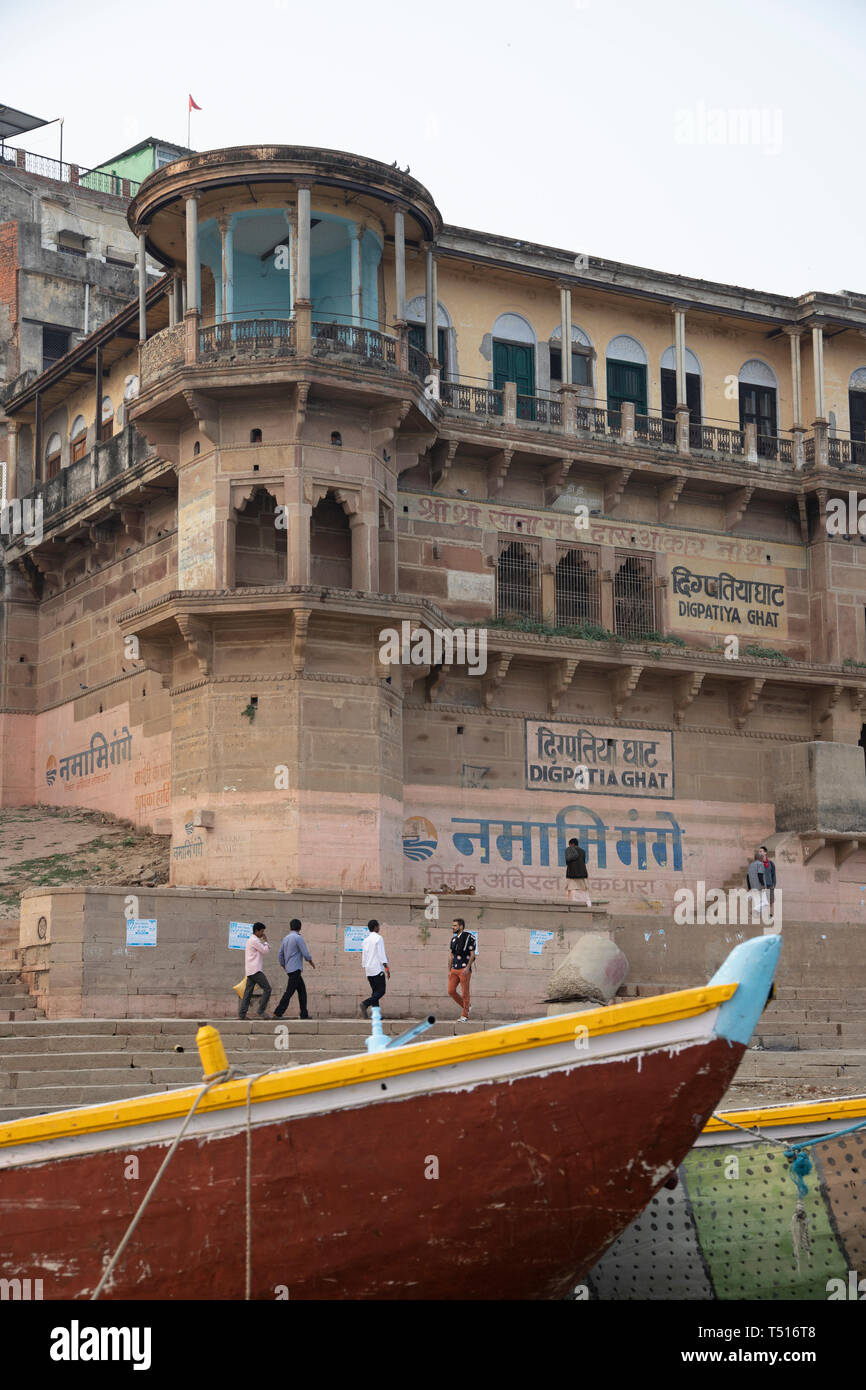 India, Uttar Pradesh, Varanasi, Fiume Gange e la storica Ghats Foto Stock