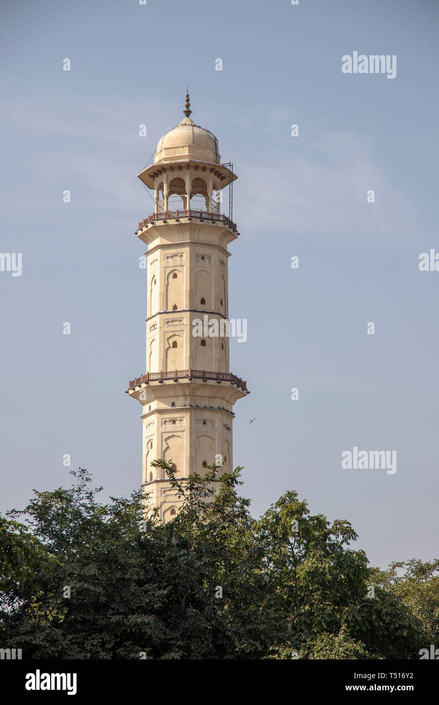 India Rajasthan, Jaipur, Ishwar Lat o Swargasuli torre, costruita per commemorare una vittoria militare nel XVIII secolo Foto Stock