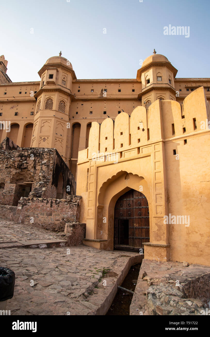 India Rajasthan, Jaipur, ambra, ambra Fort e fortificazioni a parete Foto Stock