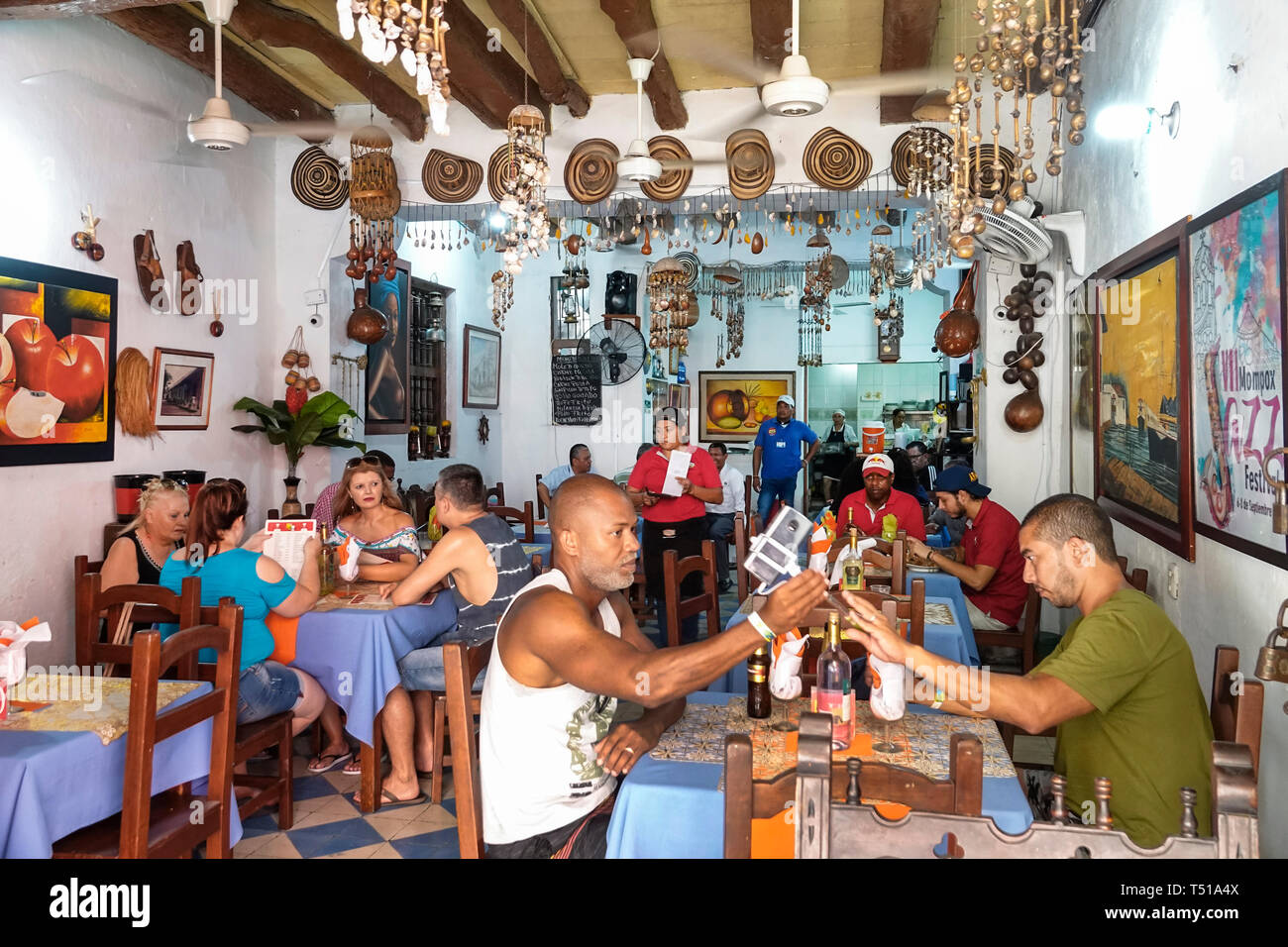 Cartagena Colombia, Restaurante Robert Sazon Momposino, cucina regionale, interno, ristorante ristoranti cibo ristoranti caffè, ispanico residente Foto Stock