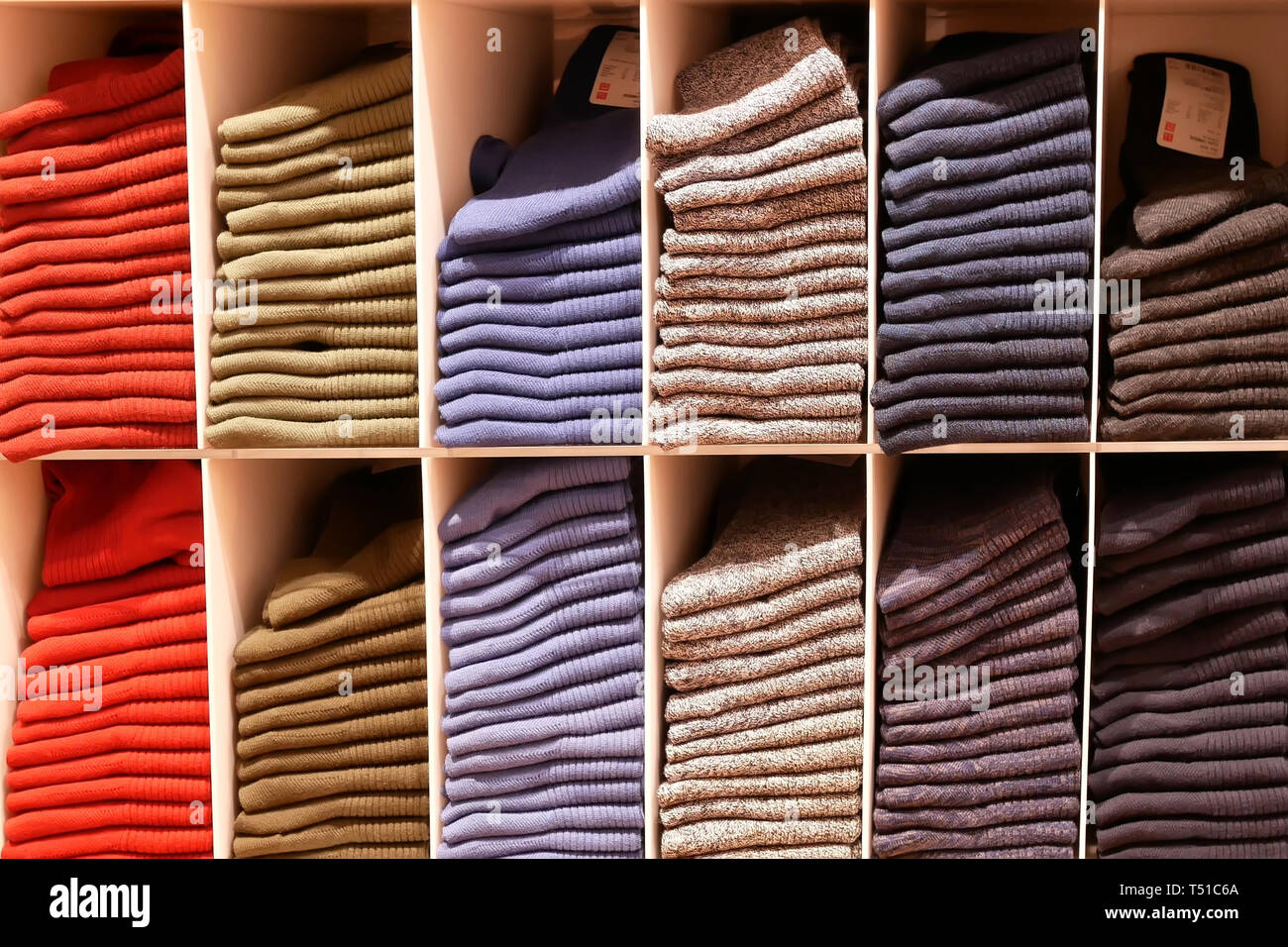 Vari tipi di calze a display cabinet socks Foto Stock