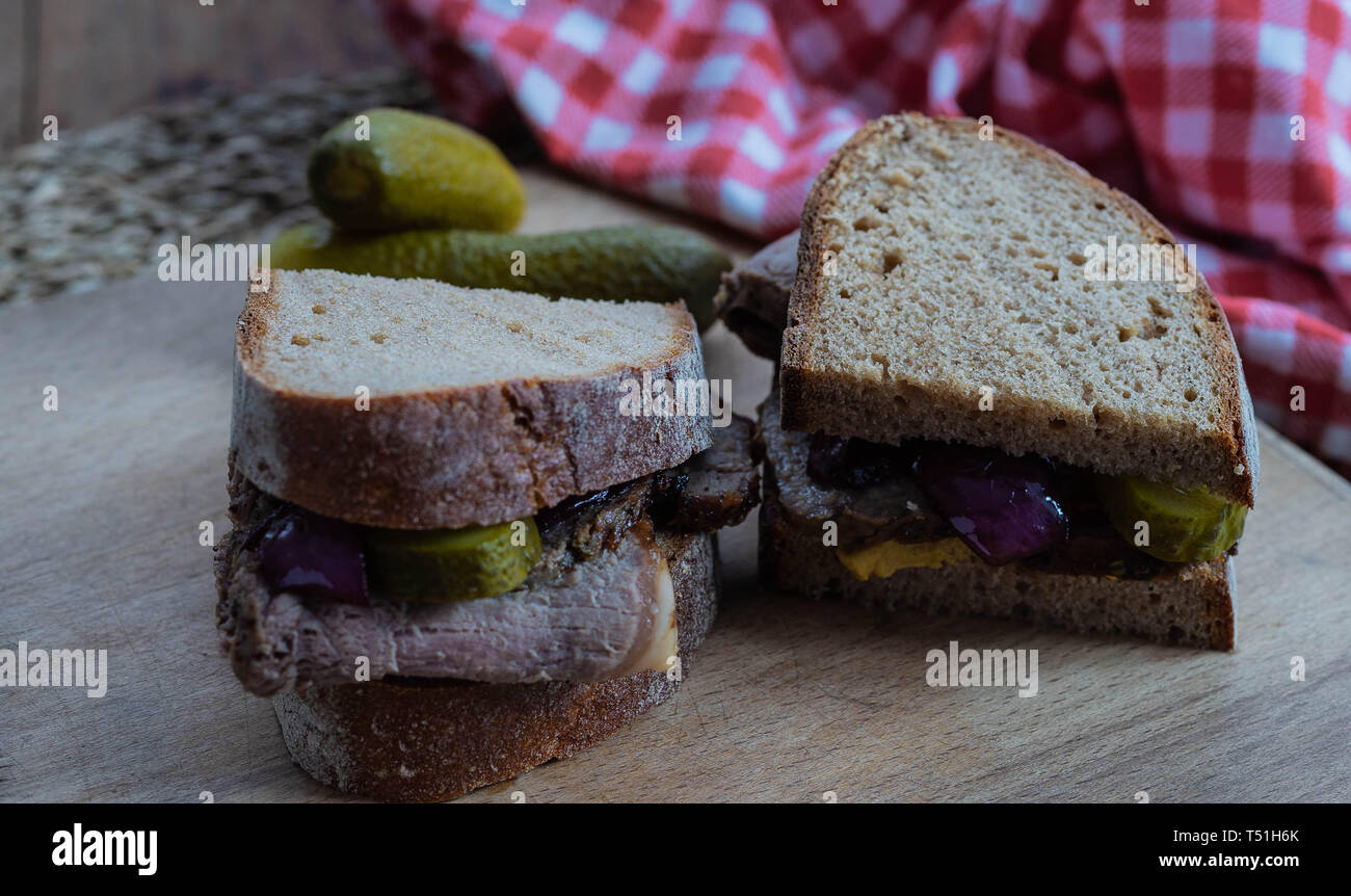 Roast beef sandwich con salamoia e senape Foto Stock