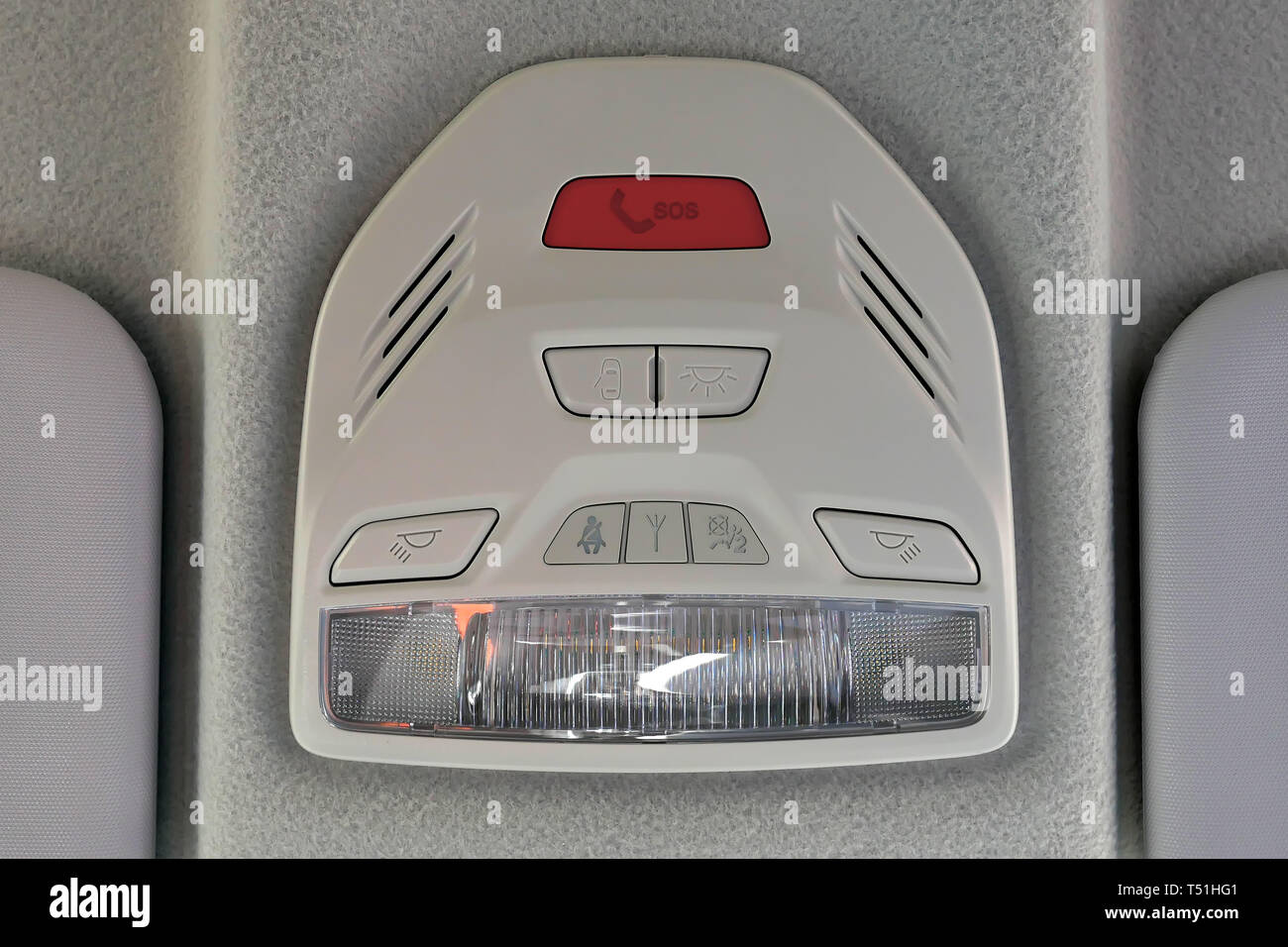 Pulsante SOS sulla vettura di pannello. Auto di lusso interno Foto Stock