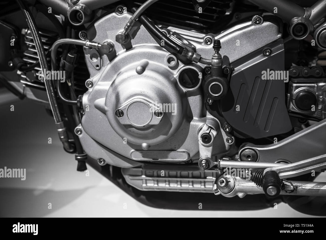 Moderno motore di motocicletta frammento, close up foto, grigio parti metalliche Foto Stock