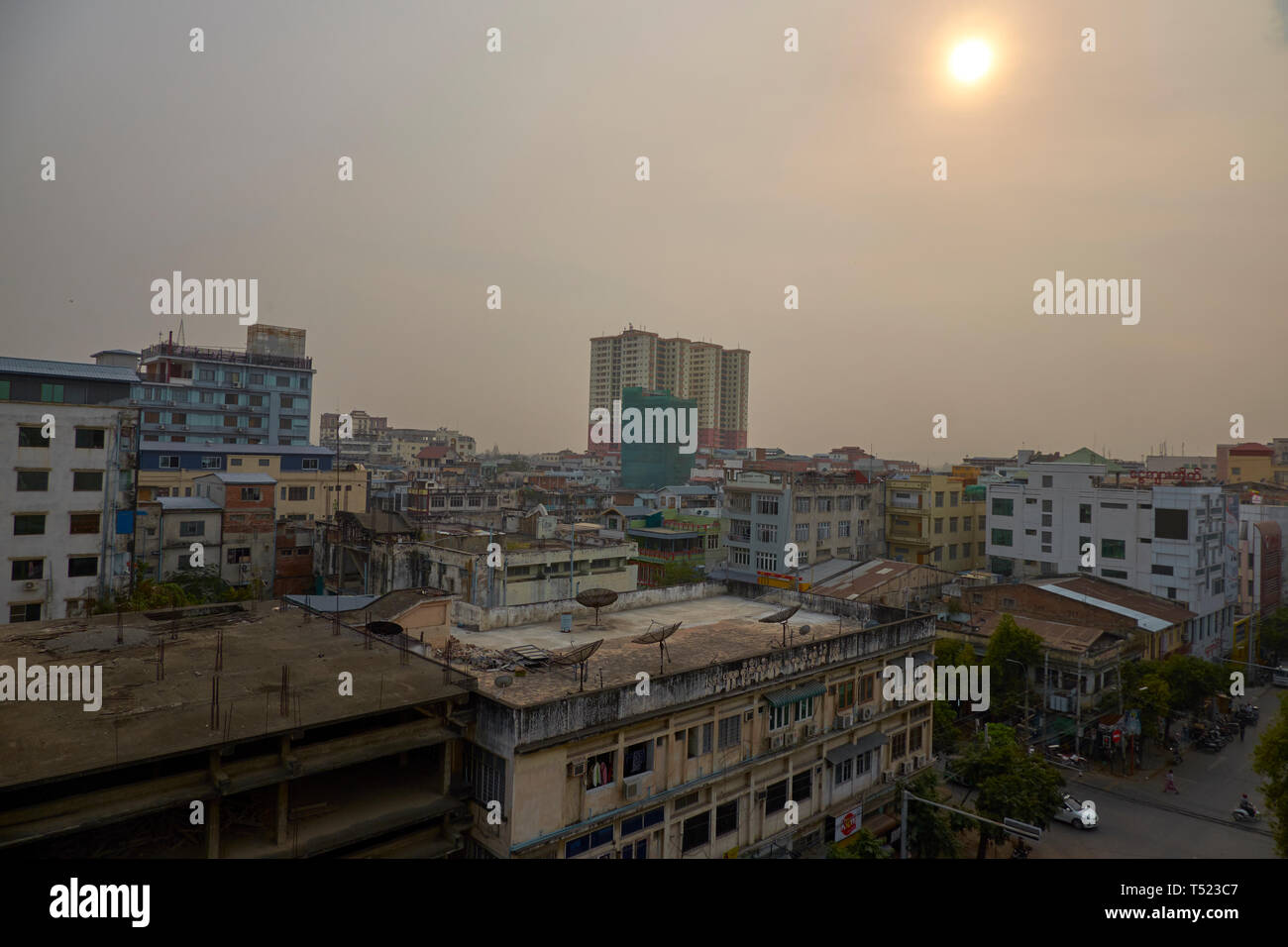 L'indefinibile Mandalay skyline nel pomeriggio. In Myanmar. Foto Stock