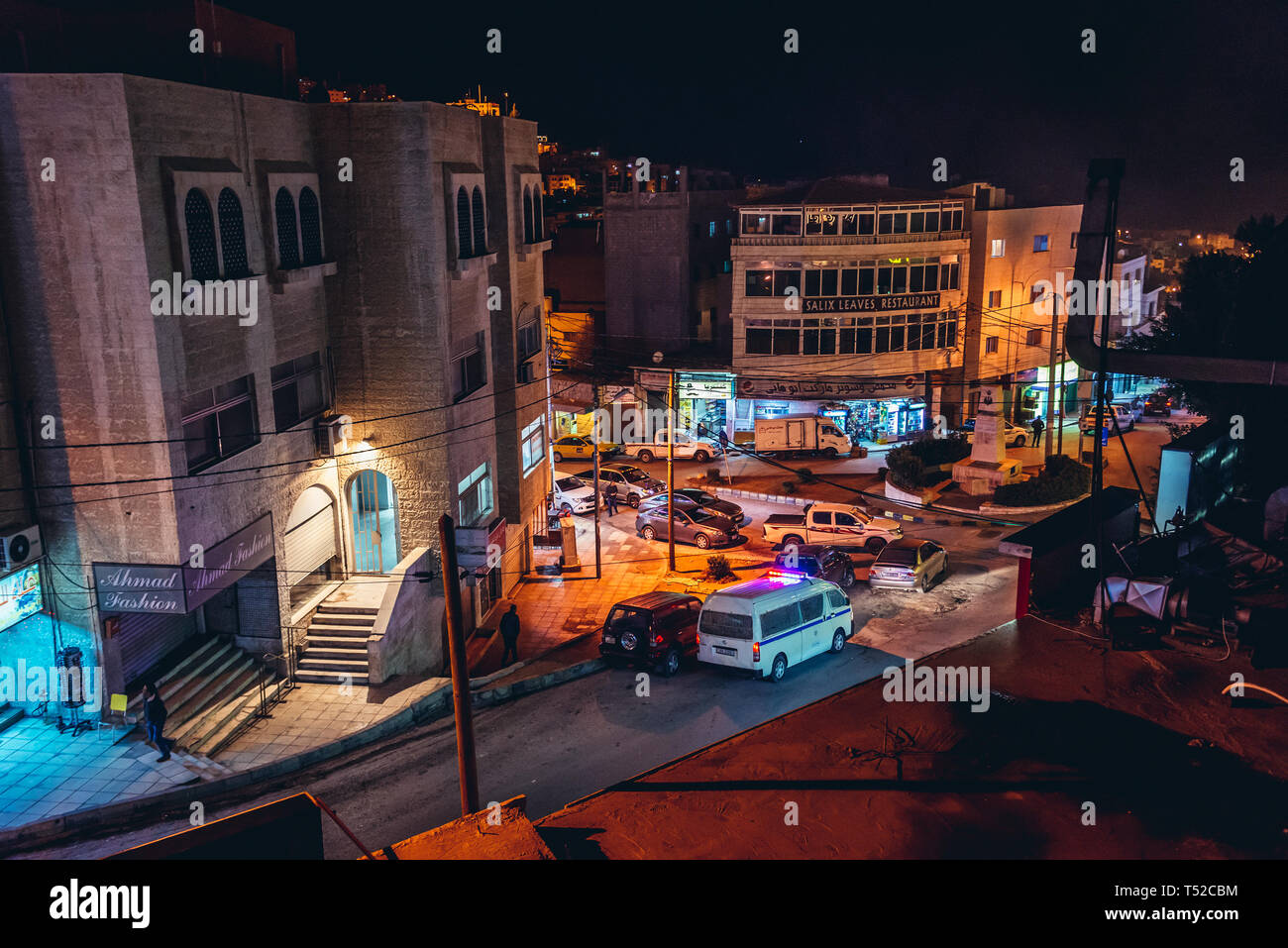 Notte nel Wadi Musa city, Giordania Foto Stock