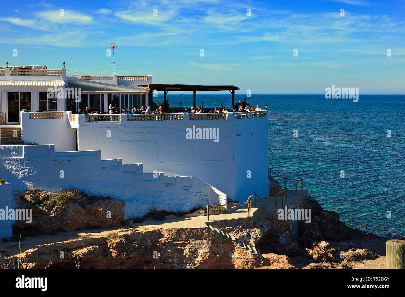 Ristorante con vista sul mare a Les Arenetes, Denis, Spagna Foto Stock