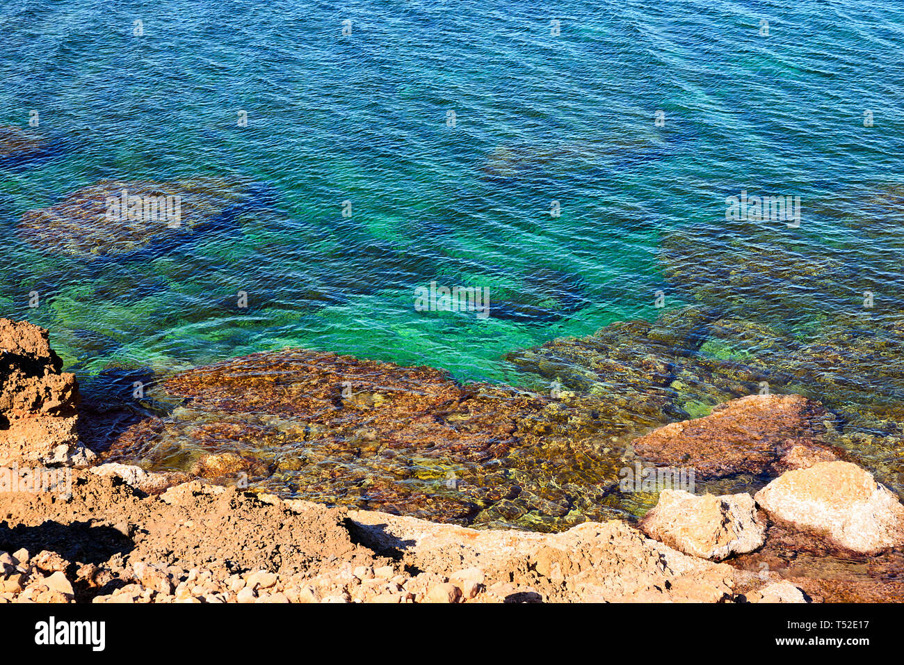 La caletta rocciosa a Los Arenetes in San Antnio riserva marina, Les Rotes, Denia, Spagna Foto Stock