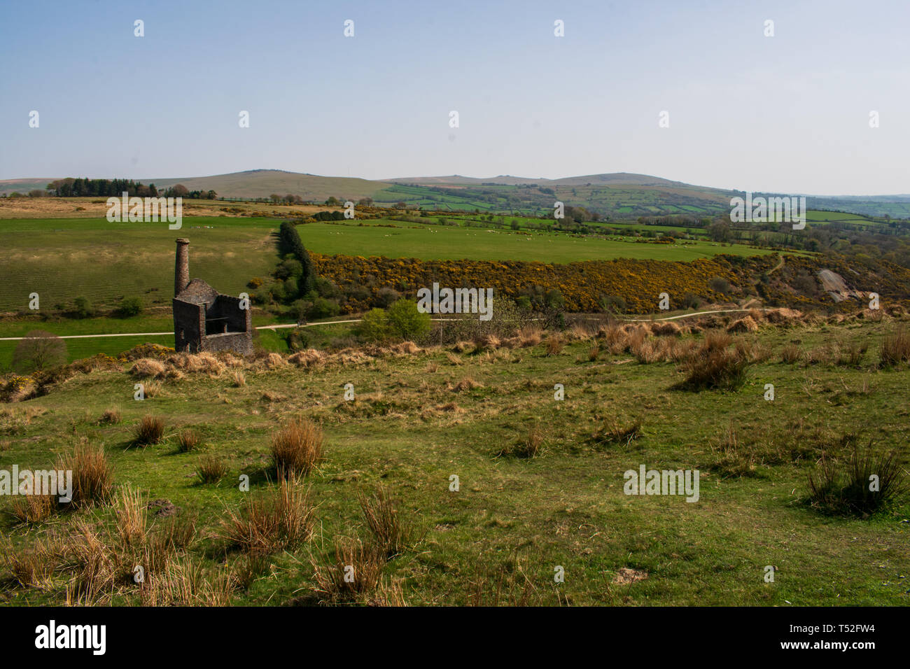 Motore di stagno di casa sulla stupefacente Devon occidentale paesaggio Foto Stock