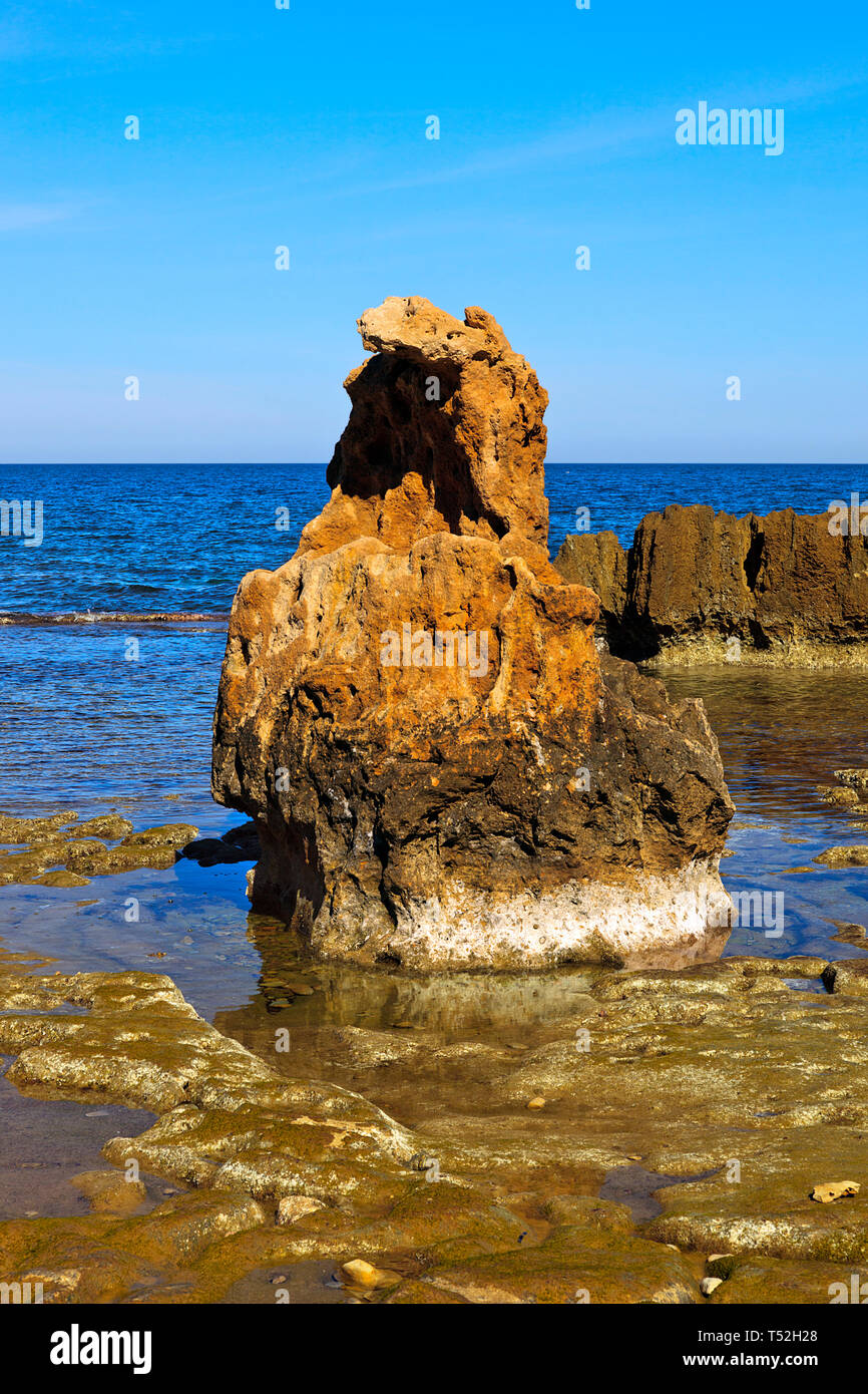Naturalmente roccia erosa a Les Arenetes in San Antonio riserva marina, Les Rotes, Denia, Spagna Foto Stock