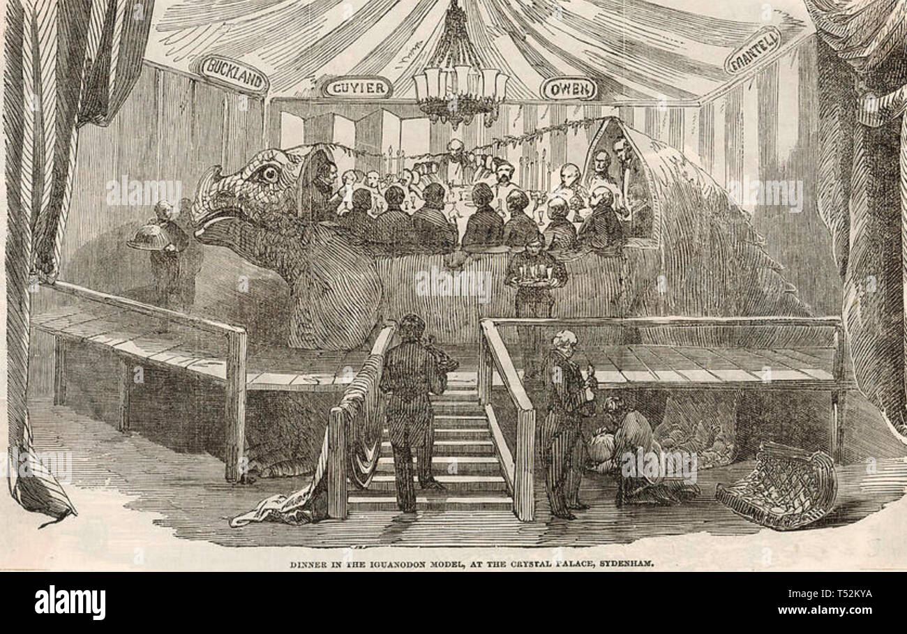 BEJAMIN WATERHOUSE HAWKINS (1807-1894), scultore inglese che ha ospitato una cena di gala il 31 dicembre 1853 all'interno dello stampo ha utilizzato per realizzare un modello di Iguanodon al Crystal Palace. Foto Stock