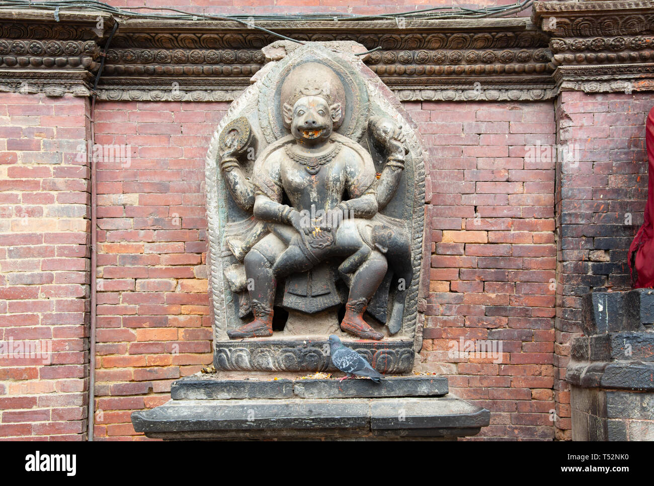 Raffigurazione del Signore Narasimha scolpiti sulla pietra nei locali di Patan Durbar Square, Kathmandu. Foto Stock