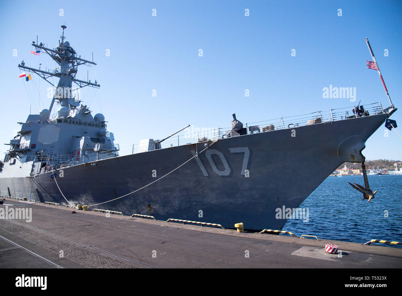 US Navy Arleigh Burke-class missile destroyer USS gravemente (DDG-107), ammiraglia di standing NATO Maritime Group 1 (inserto SNMG1) a Gdynia, Polonia. Apri Foto Stock