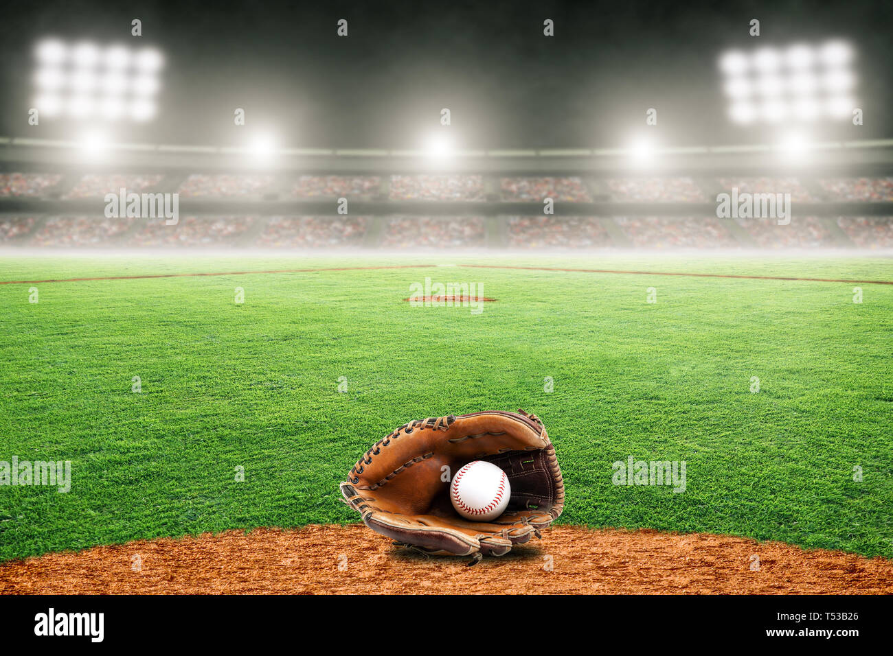 Guanto da baseball in campo al luminosamente illuminata outdoor stadium. Messa a fuoco su oggetti in primo piano e la profondità di campo sullo sfondo e copiare lo spazio. Foto Stock