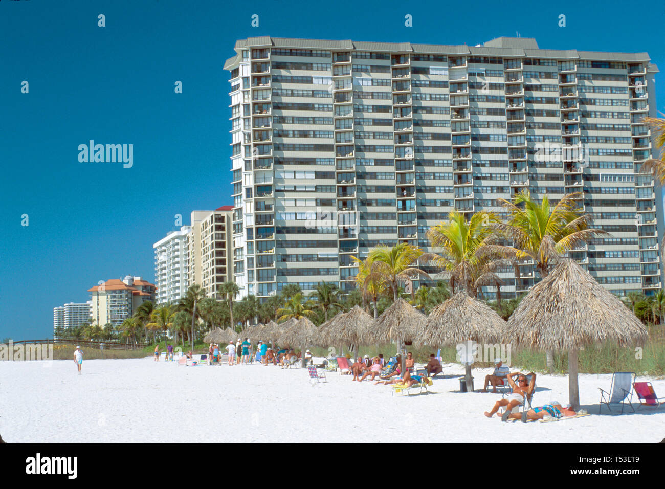 Florida Gulf Coast Collier County Marco Island alto, sorge grattacieli grattacieli edifici di costruzione, condomini, residenze, condomini Foto Stock