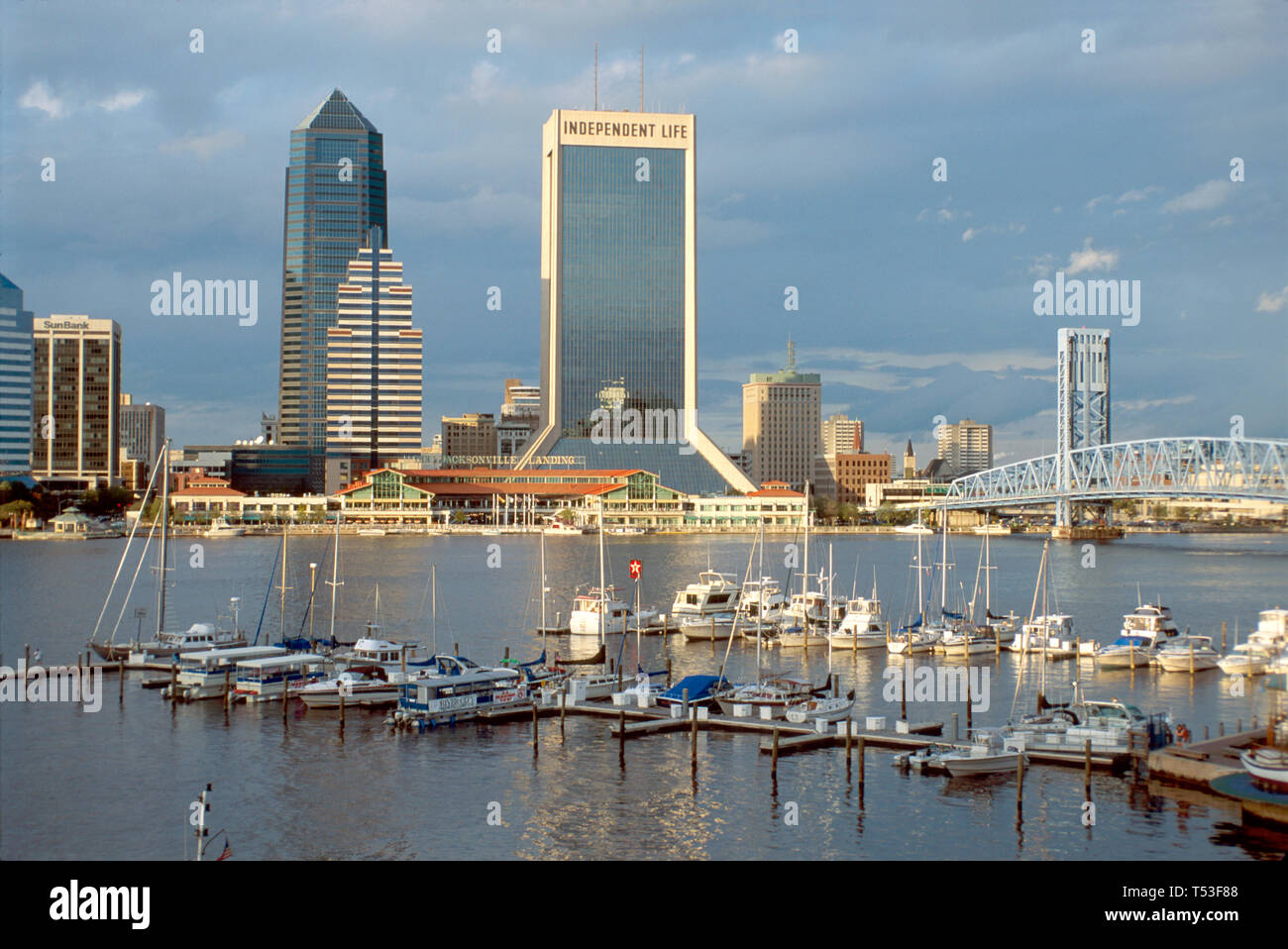 Florida Jacksonville St. Johns River vista mare da Acosta Bridge, cavalcavia, collegamento, collegamento, porto turistico skyline della città, paesaggio urbano, centro città, centro città, Foto Stock