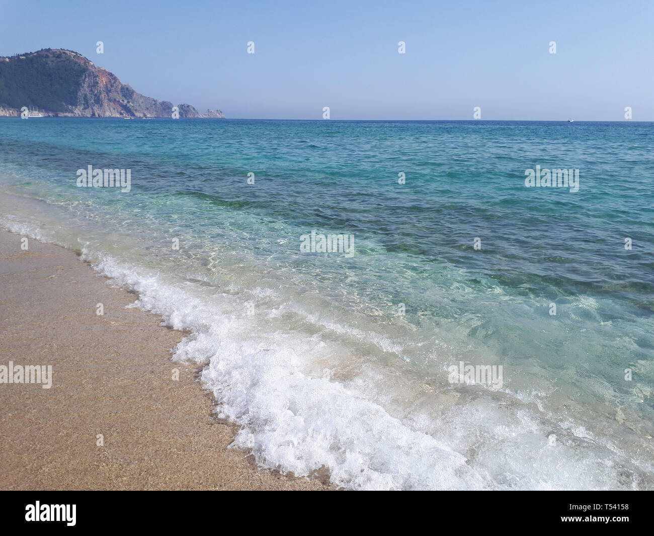Alanya spiaggia di Cleopatra e Alanya Castello su una soleggiata giornata estiva Foto Stock