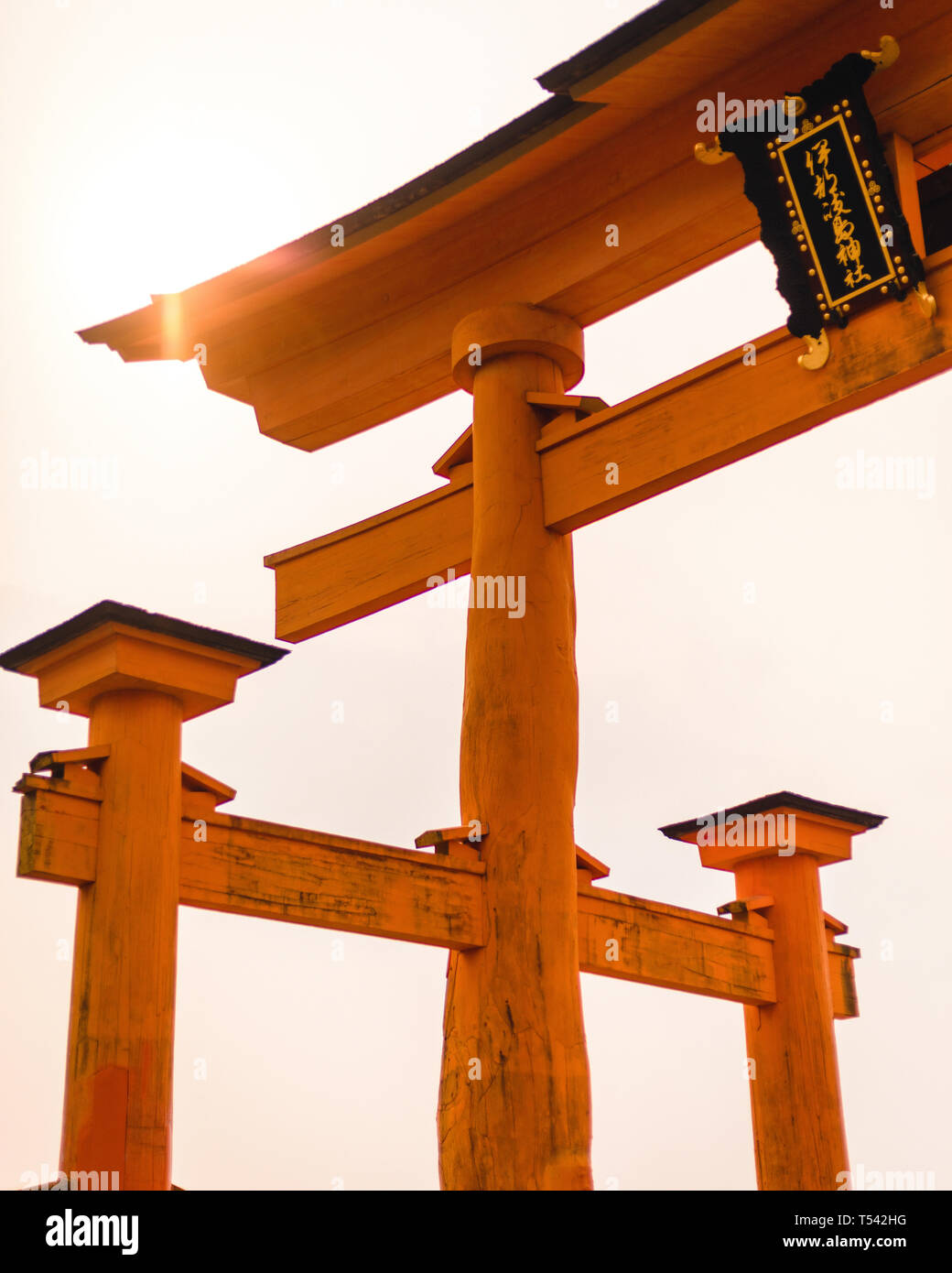 Il floating santuario di Itsukushima presso l'isola di Miyajima, Giappone Foto Stock