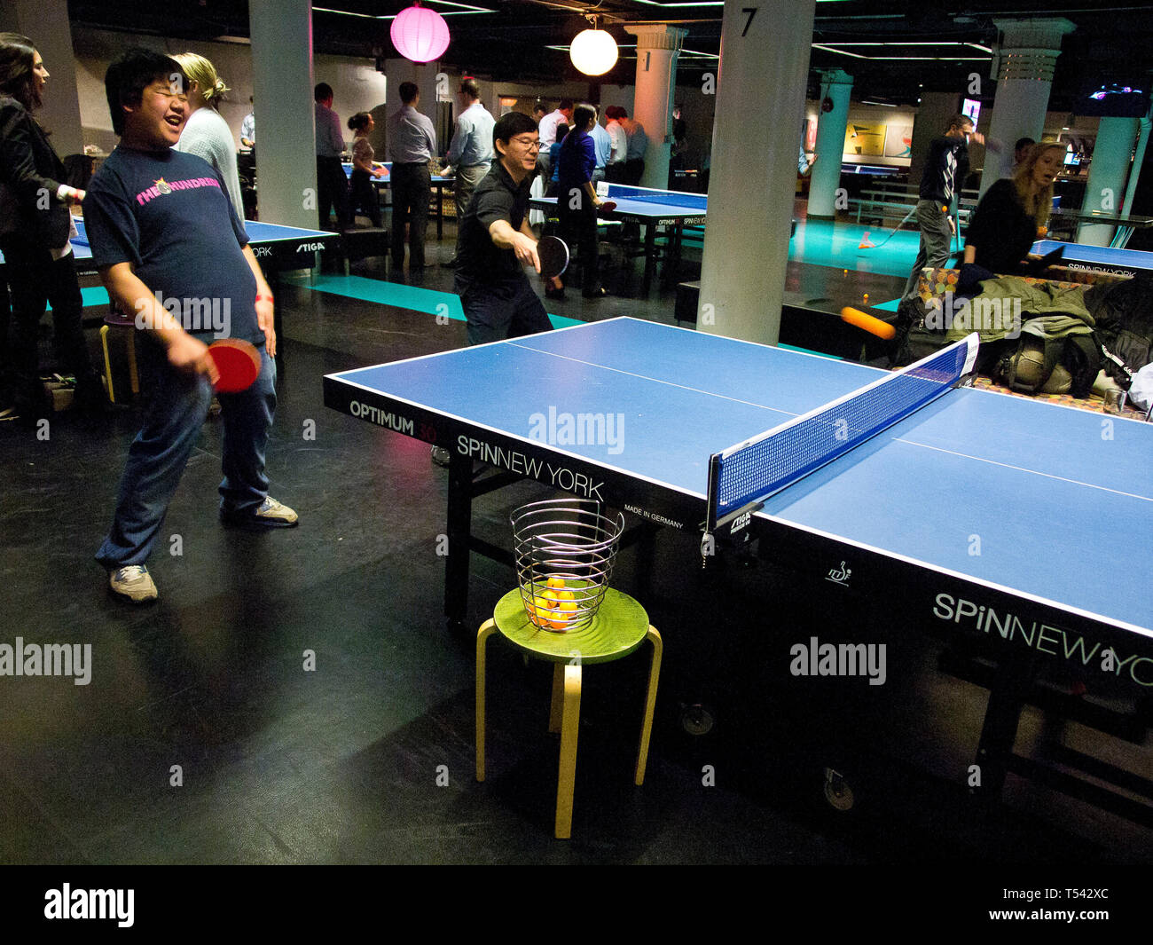 SPIN Table Tennis Club di New York Foto stock - Alamy