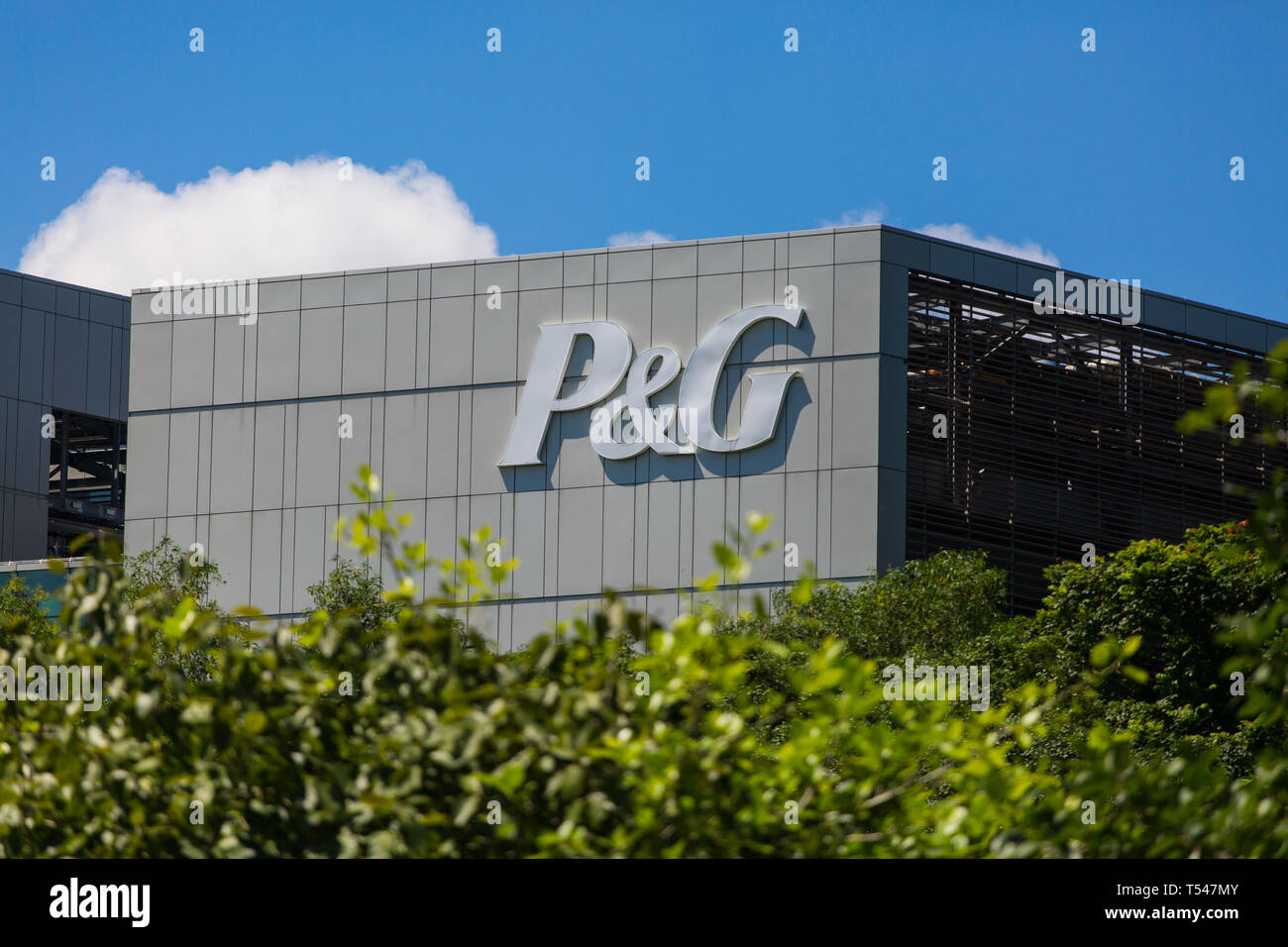 P&G logo della società al loro centro di innovazione in Singapore Foto Stock