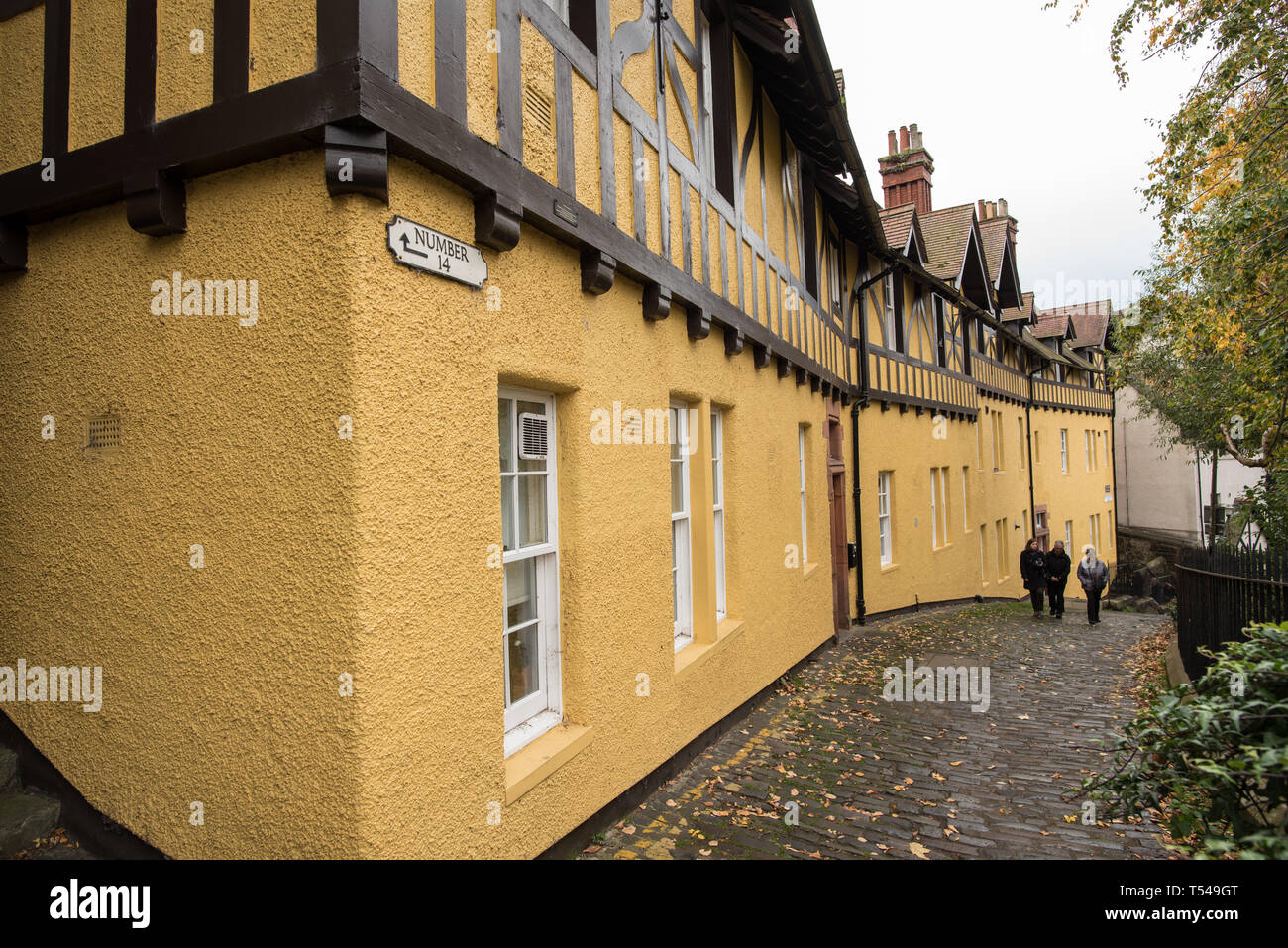Hawthorn Buildings Pebbledash Terrace Painted Houses Cobbled Street Hill Edimburgo Scozia Regno Unito Hawthornbank Lane Dean Village Foto Stock