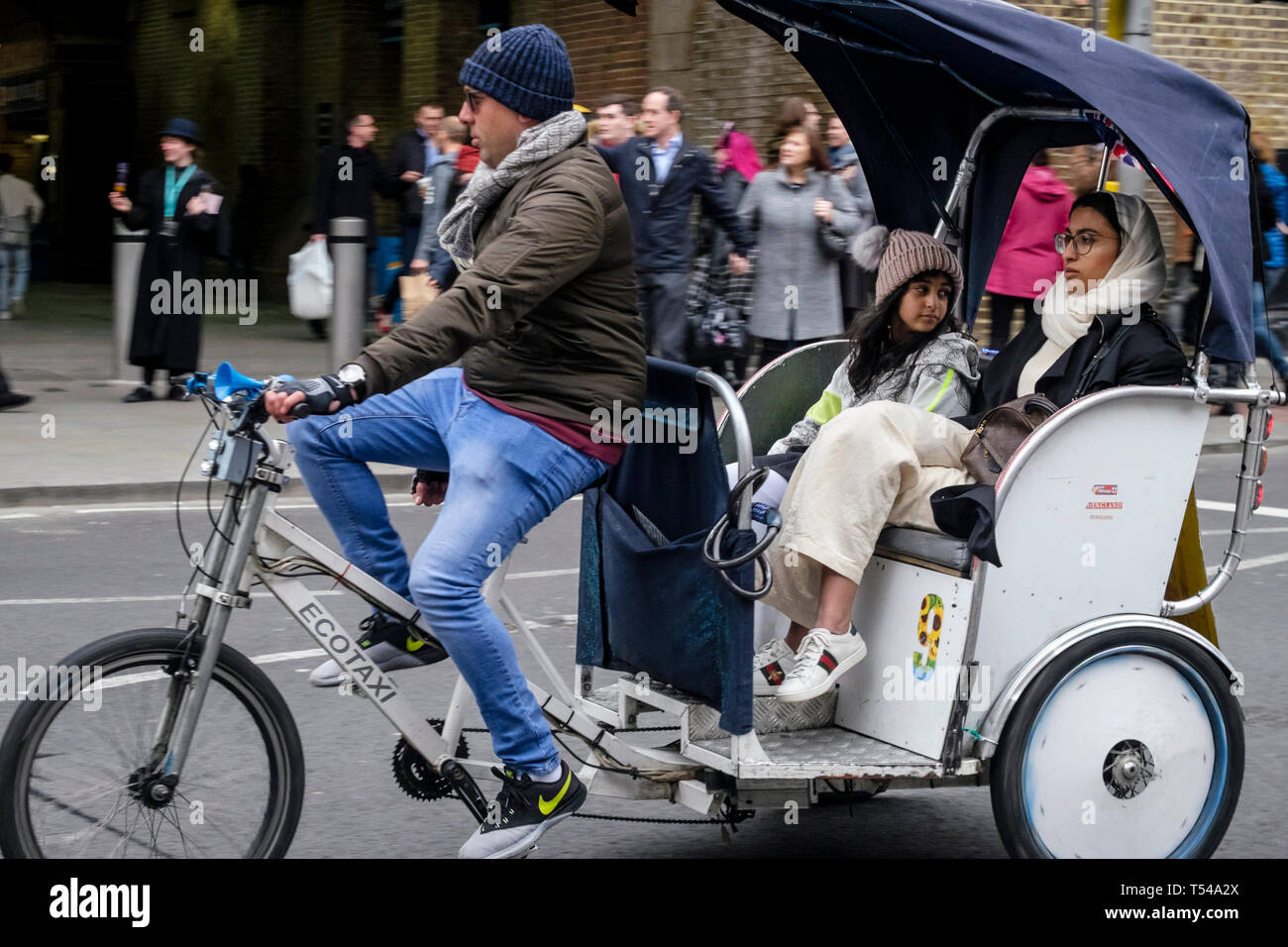 Cycle rickshaw taxi sulla strada di Londra. Foto Stock