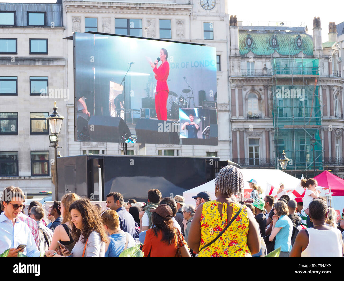 Londra, Regno Unito. Xx Apr 2019. La festa di San Giorgio in Trafalgar Square Foto Stock