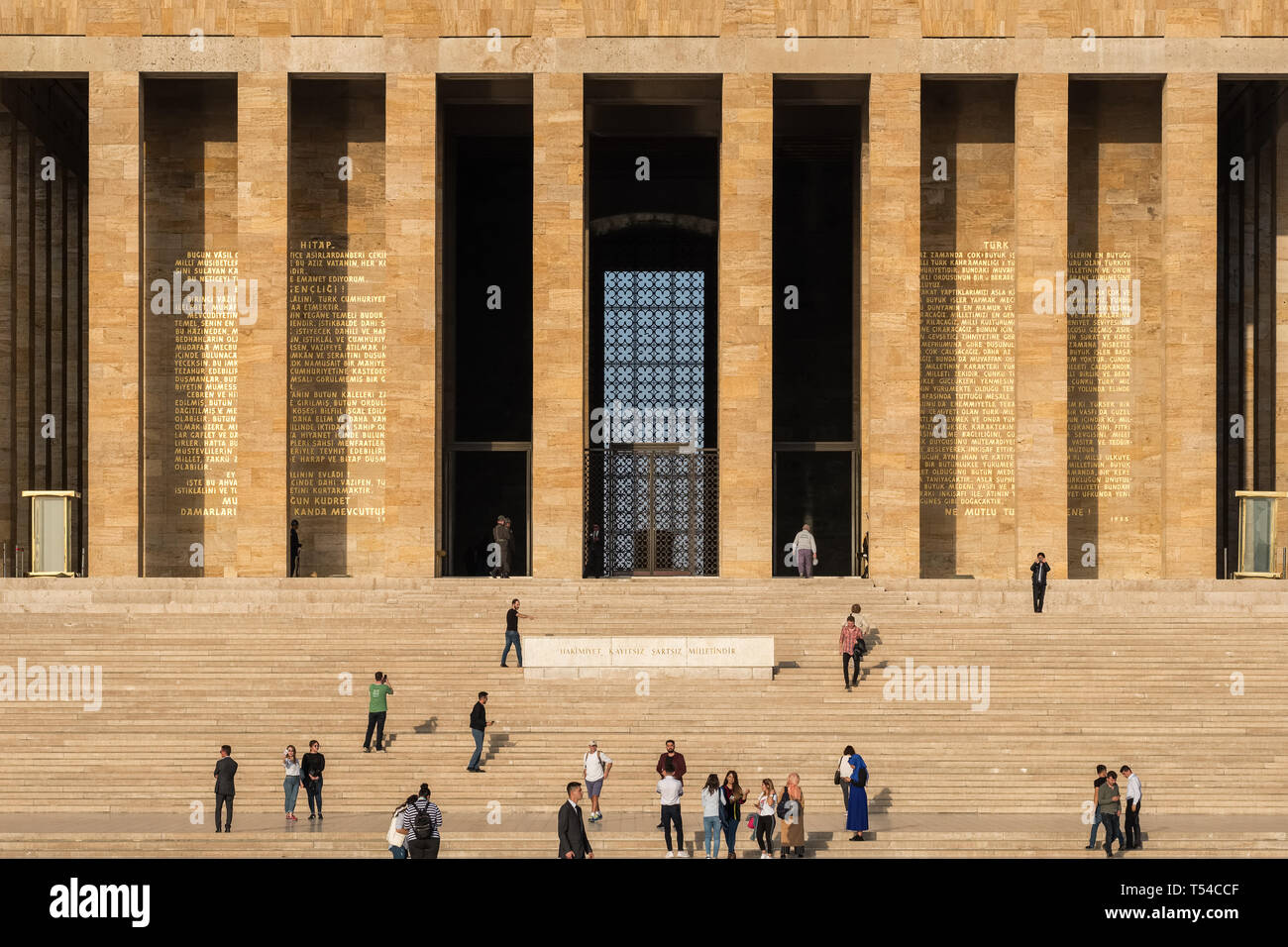 Ankara, Turchia - 15 Ottobre 2018: popolo turco visitando il mausoleo di Ataturk, Anitkabir, monumentale tomba di Mustafa Kemal Ataturk, primo presidente della Foto Stock