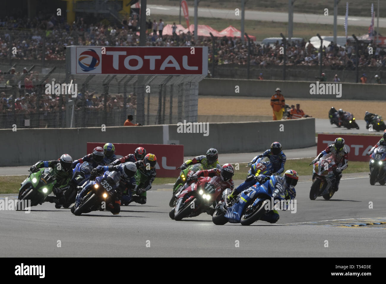 Le Mans, Sarthe, Francia. Xx Apr, 2019. Suzuki GSXR 1000 - Il pilota francese Vincent PHILIPPE ha preso il comando alla prima curva la quarantaduesima edizione della 24 Ore di Le Mans sul circuito Bugatti - Le Mans - Francia Credito: Pierre Stevenin/ZUMA filo/Alamy Live News Foto Stock