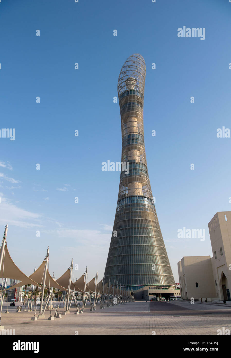 Doha in Qatar. Xx Apr, 2019. Foto realizzata il 20 aprile 2019 illustra l'Aspire Torre vicino al Khalifa International Stadium davanti al ventitreesimo asiatici Campionato di atletica a Doha, capitale del Qatar, 20 aprile 2019. Credito: Wu Huiwo/Xinhua/Alamy Live News Foto Stock