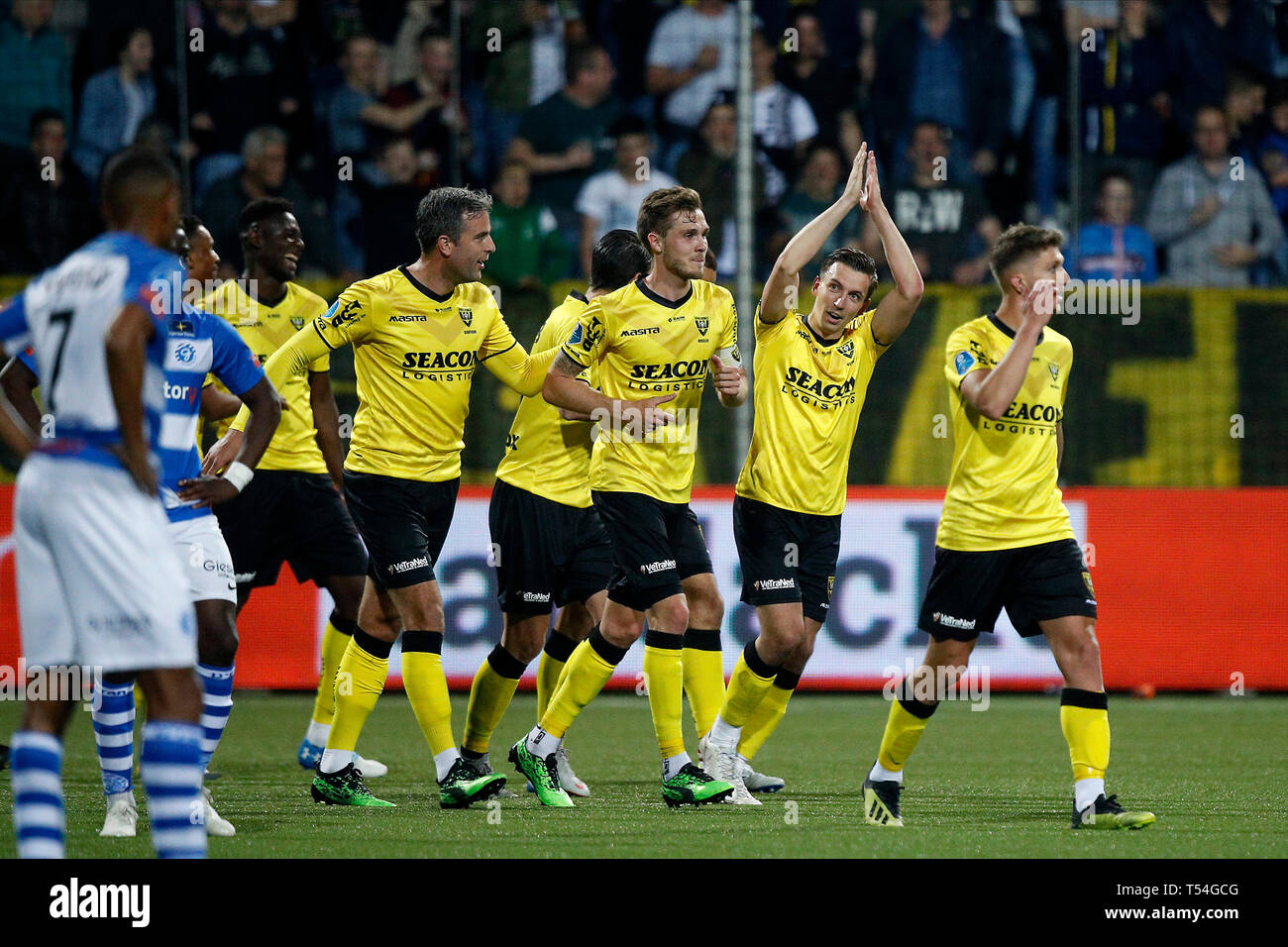 Venlo, Paesi Bassi. Xx Apr, 2019. calcio Eredivisie olandese Stagione 2018 - 2019, Stadio VVV De Koel , VVV Venlo celebrando la vittoria dopo il gioco VVV - de Graafschap . Credito: Pro scatti/Alamy Live News Foto Stock