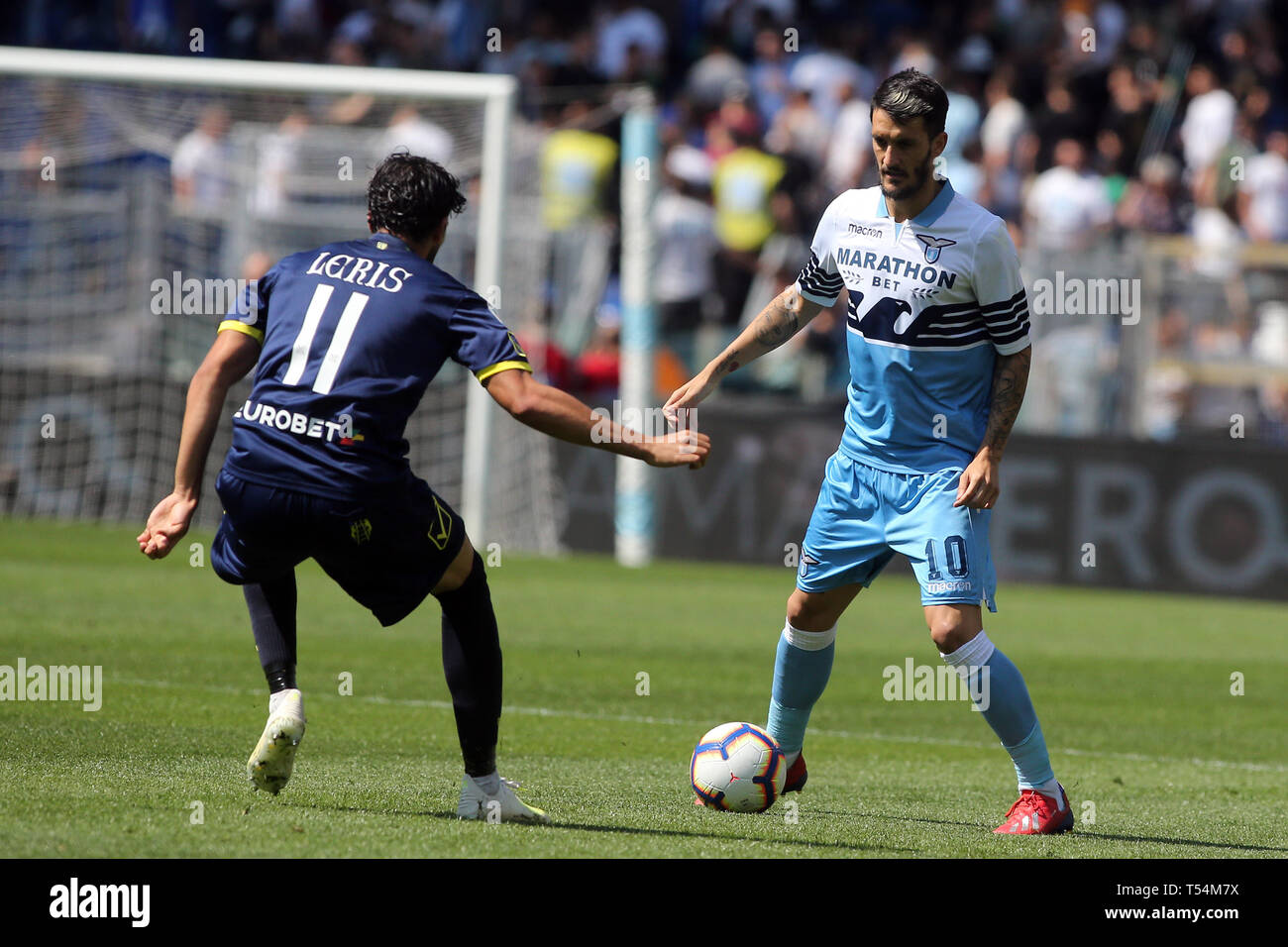 Roma, Italia. Xx Apr, 2019. 20.04.2019 Stadio Olimpico di Roma, Italia. SERIE A: LERIS e Luis Alberto in azione durante il campionato italiano di una partita tra SS Lazio vs Chievo Verona, punteggio 1-2 allo Stadio Olimpico di Roma. Credit: Indipendente Agenzia fotografica/Alamy Live News Foto Stock