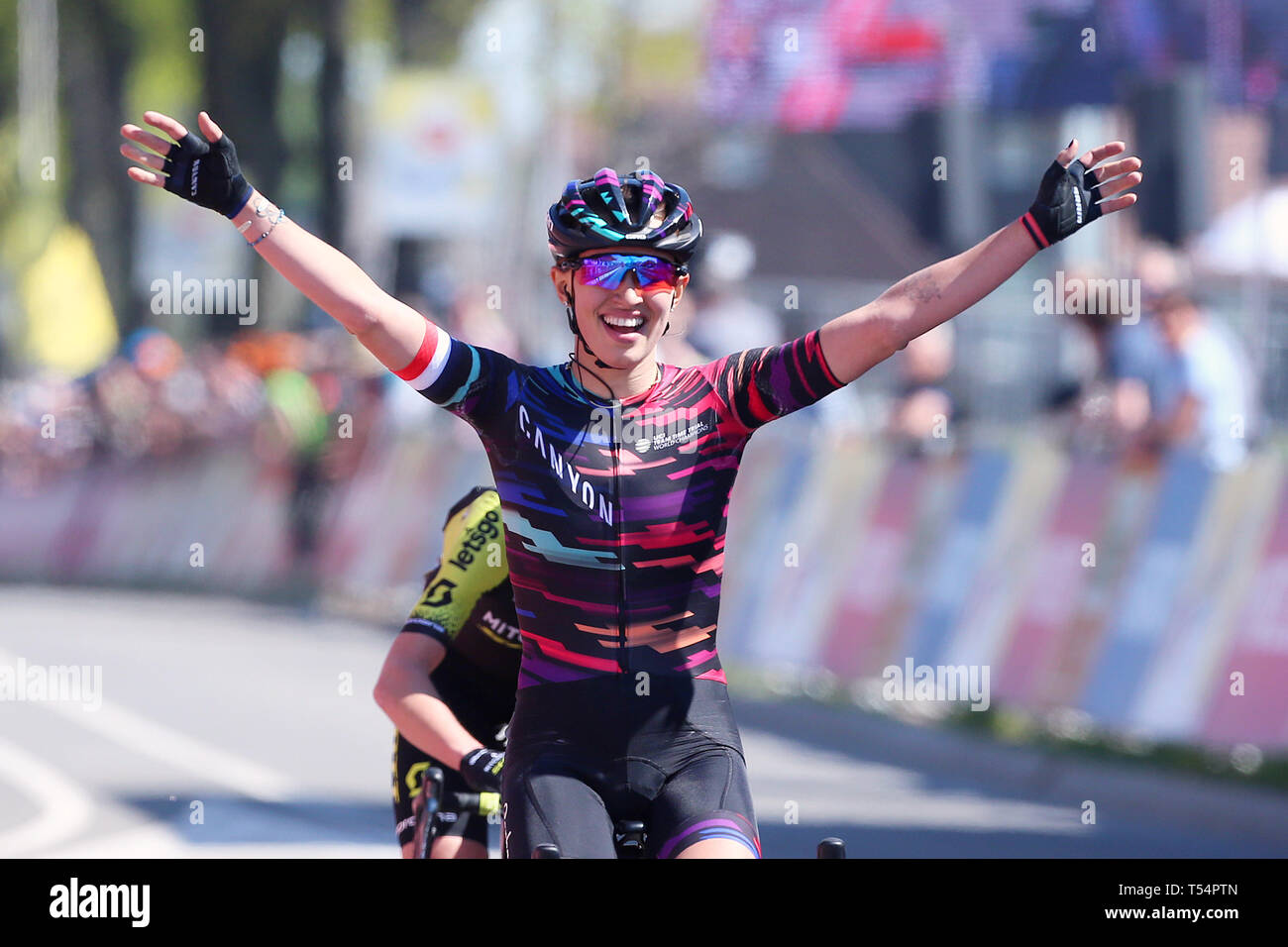 Berg en Terblijt, Paesi Bassi. Xxi Aprile, 2019. ciclismo, Amstel Gold Race, vincitore dell'Amstel Gold Race 2019, da yhe ladies è Katarzyna Niewiadoma Credito: Pro scatti/Alamy Live News Foto Stock